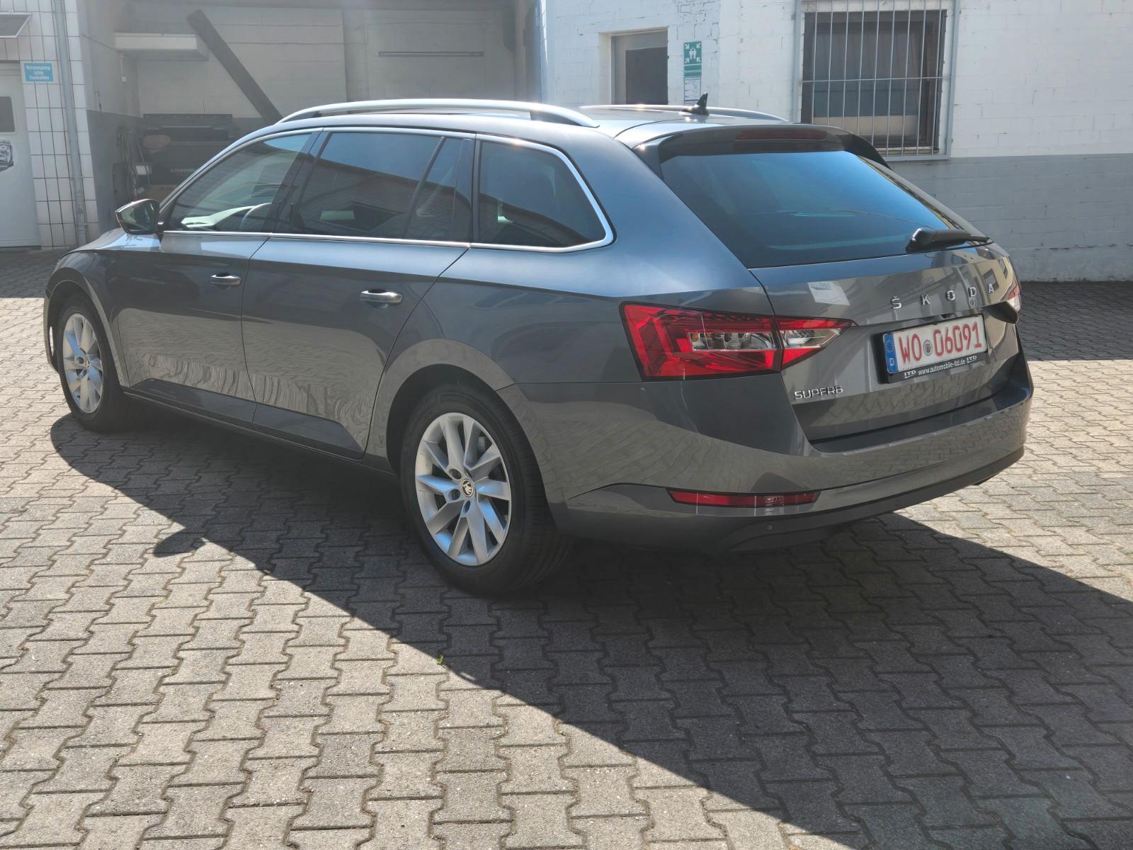 Skoda Superb Combi Ambition LED/AHK/Kamera/Navi