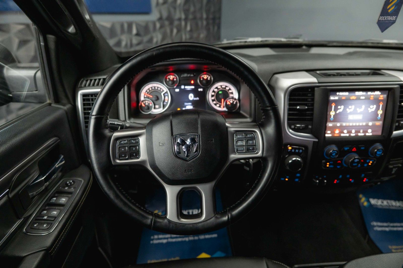 Fahrzeugabbildung Dodge RAM 5.7 V8 HEMI 4x4 OFFROAD Night-Paket *LED*