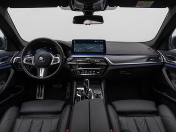 Fahrzeugabbildung BMW 520d M Sport Kamera DAB HiFi M Sportfahrwerk LED