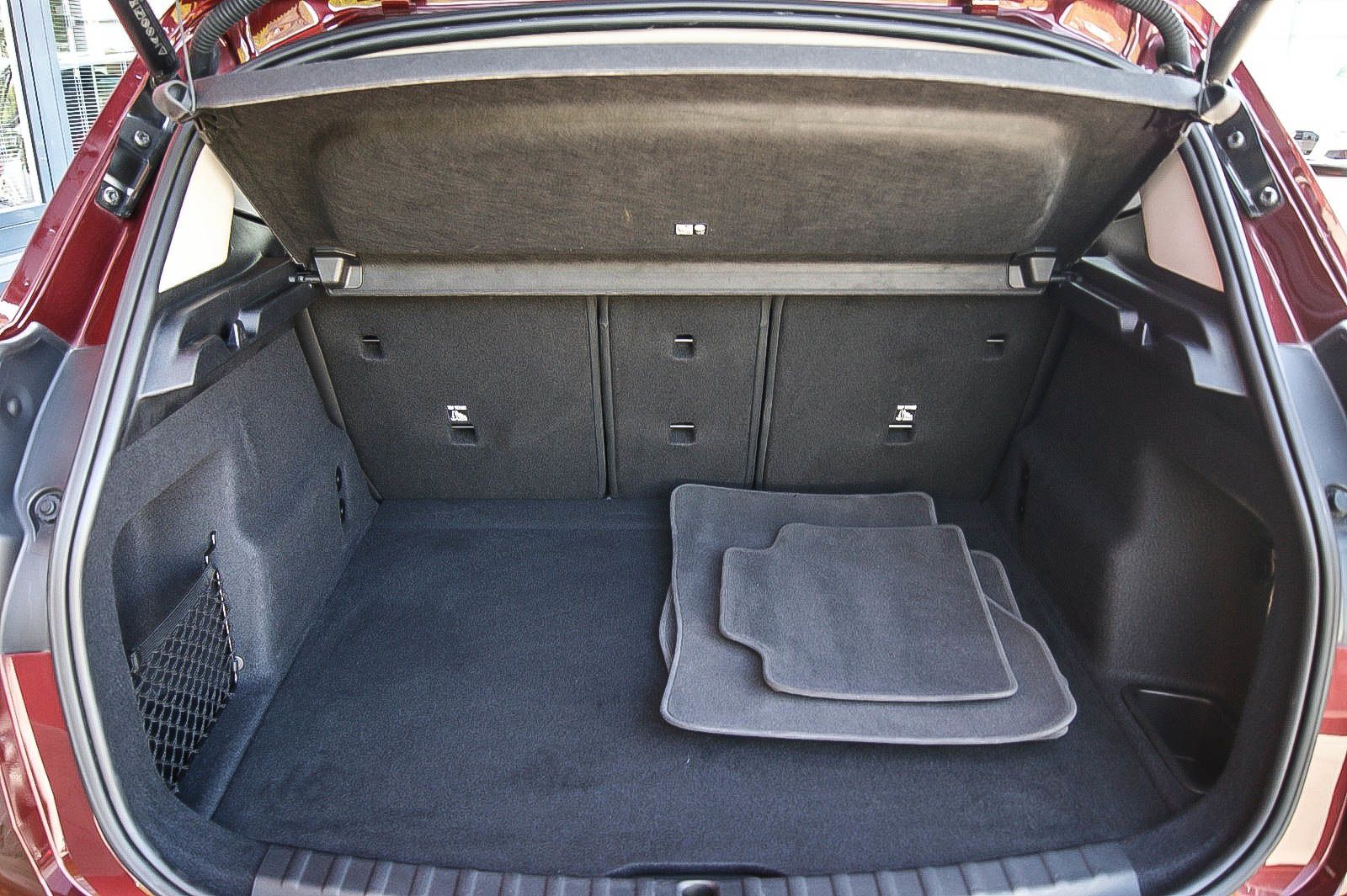 Fahrzeugabbildung BMW 223 Active Tourer i xDrive LEDER HEAD-UP SPORT 4