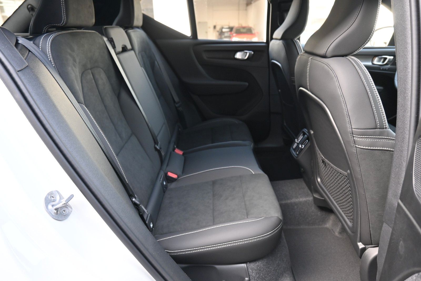 Fahrzeugabbildung Volvo XC40 B3 DKG Plus Dark*H&K*FSHZG*360°*ACC*AHK