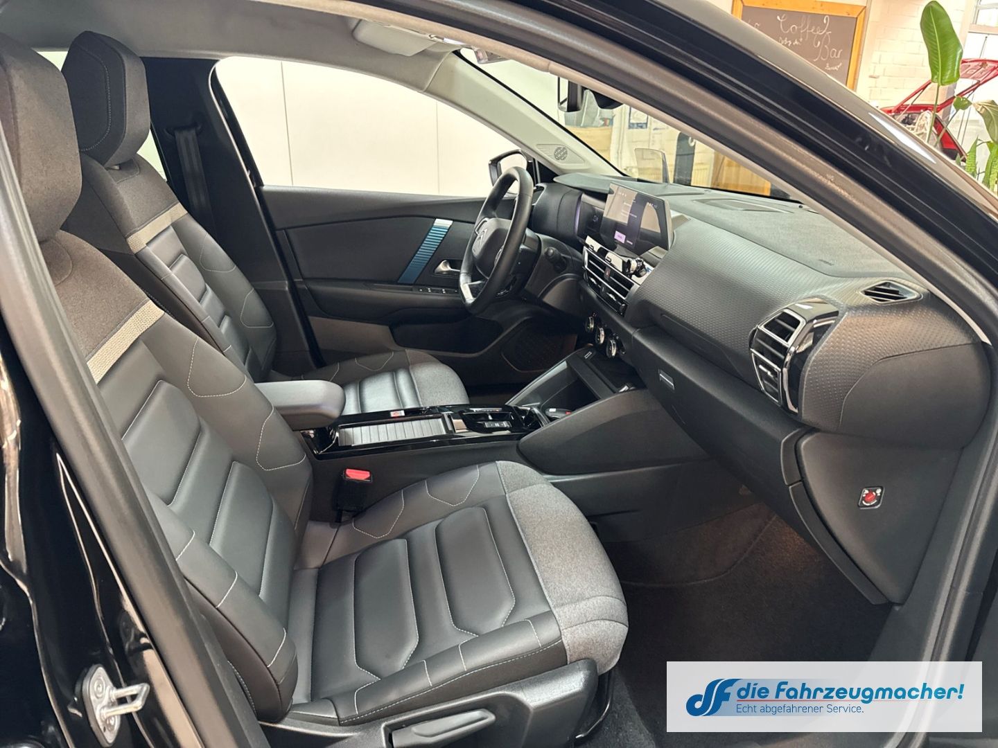 Fahrzeugabbildung Citroën C4 e - Shine HUD Navi 360 Kamera LED Apple CarPl