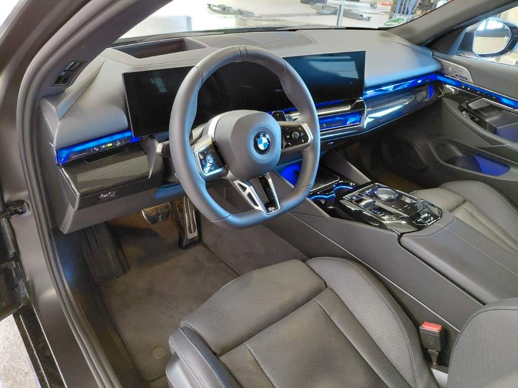 Fahrzeugabbildung BMW 540 d Touring xDrive M Sport B&W HuD STHZ 21"