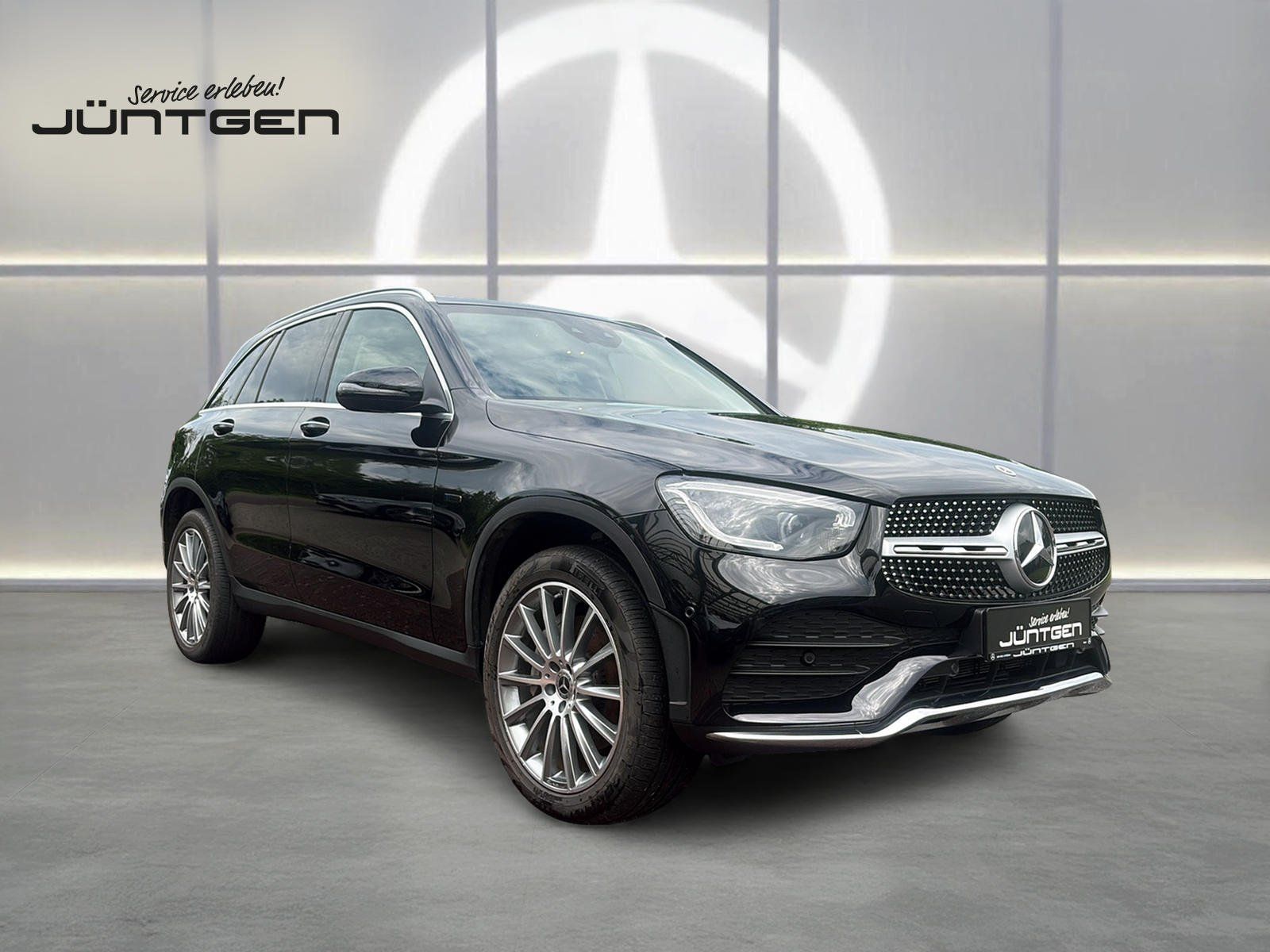 MERCEDES-BENZ GLC 300 e 4m AMG/EXCLUSIV KEYLESS AHK PANO RFK