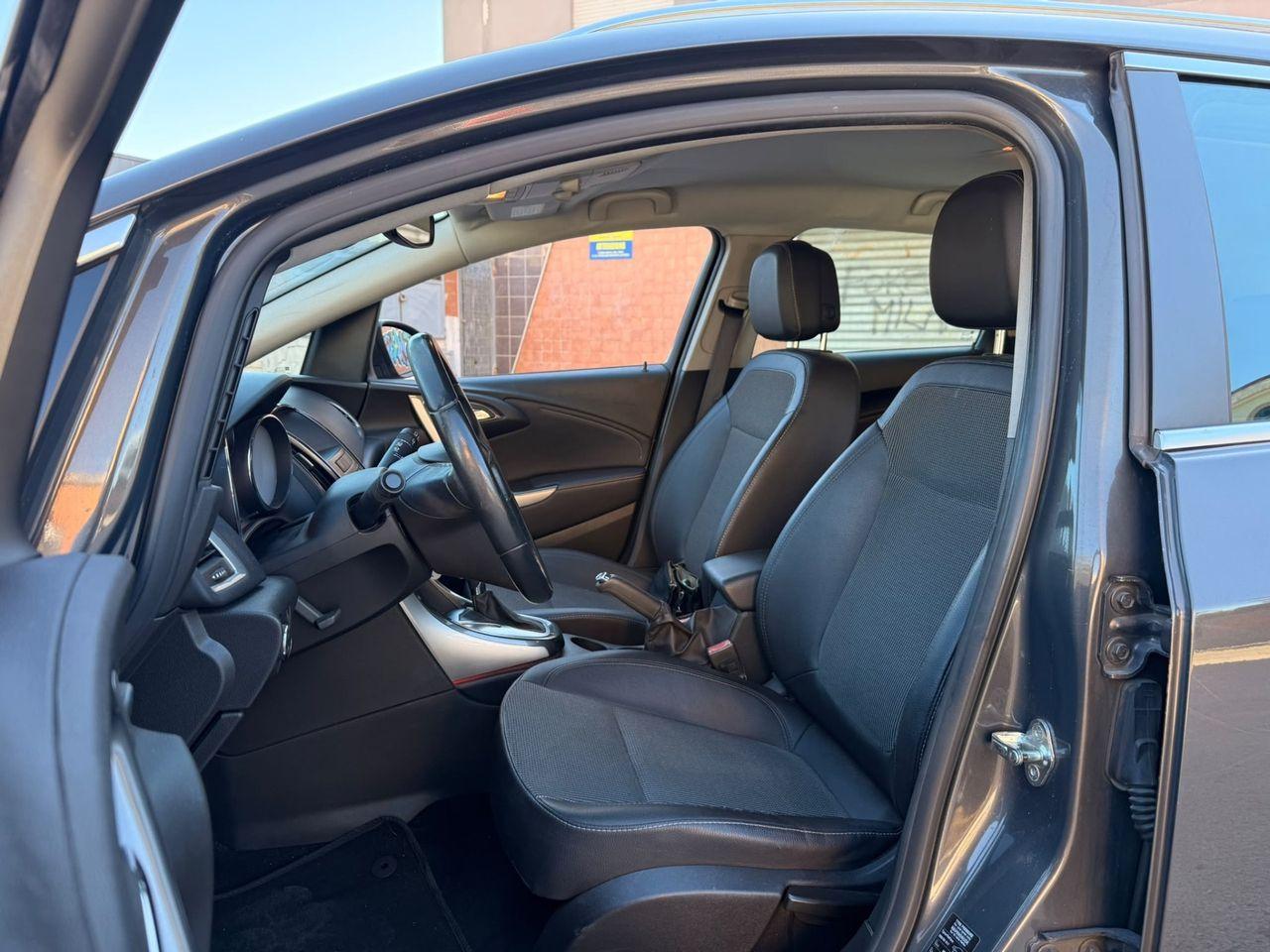 Opel Astra 2013 — photo 14