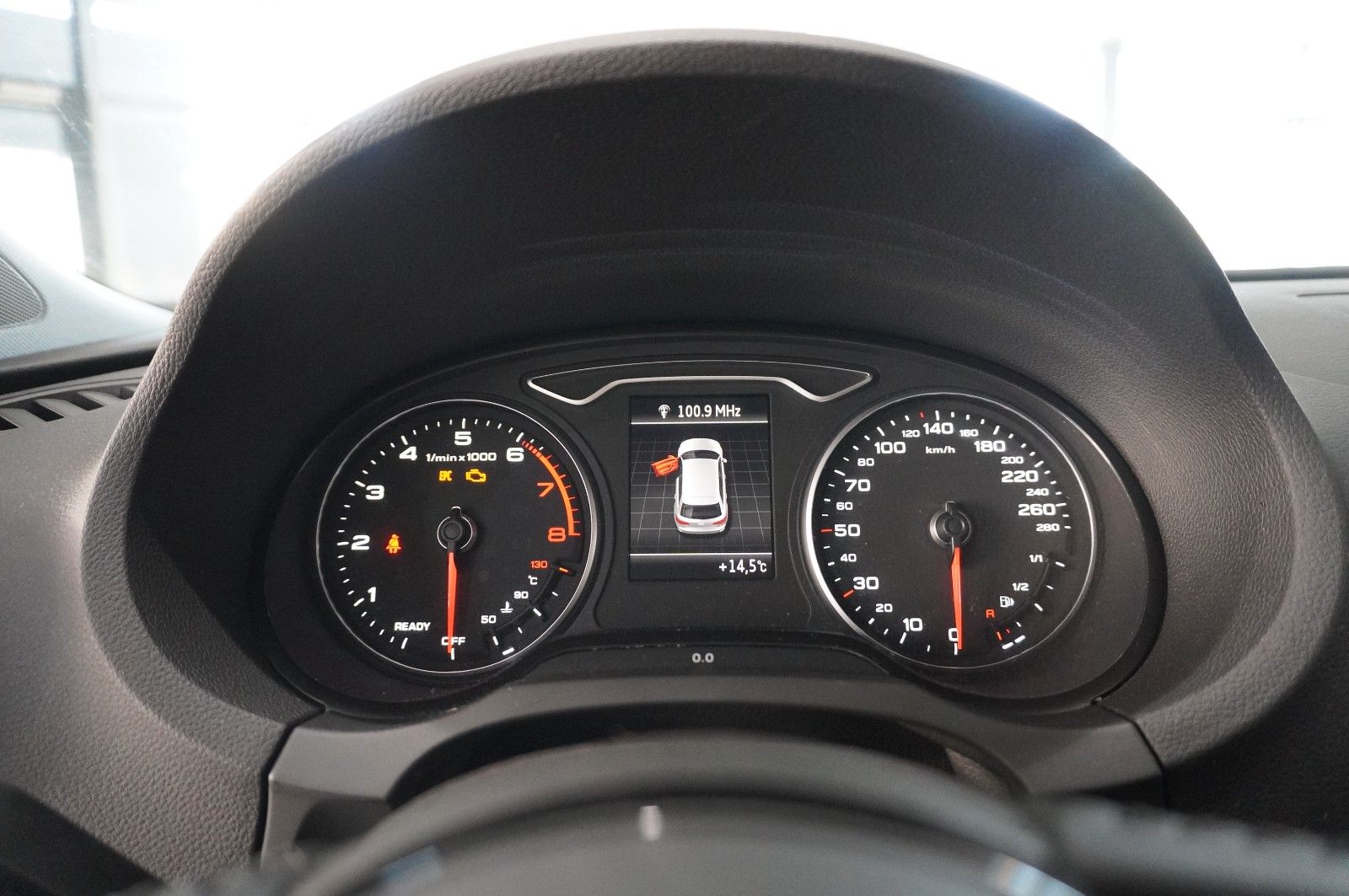 Fahrzeugabbildung Audi A3 Sportback 35 TFSI NAVI/BI-XENON/SHZ/ACC/PDC