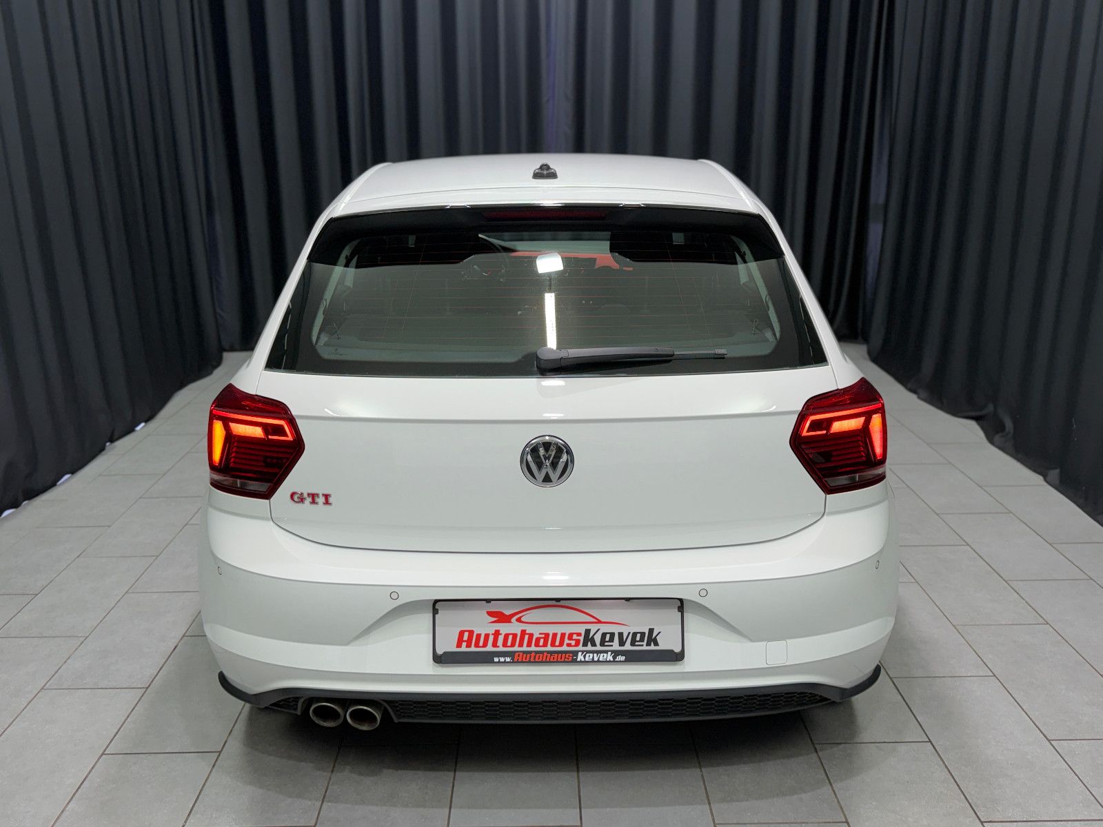 Fahrzeugabbildung Volkswagen Polo VI 2.0 TSI GTI |DSG|AUTOMATIK|LED