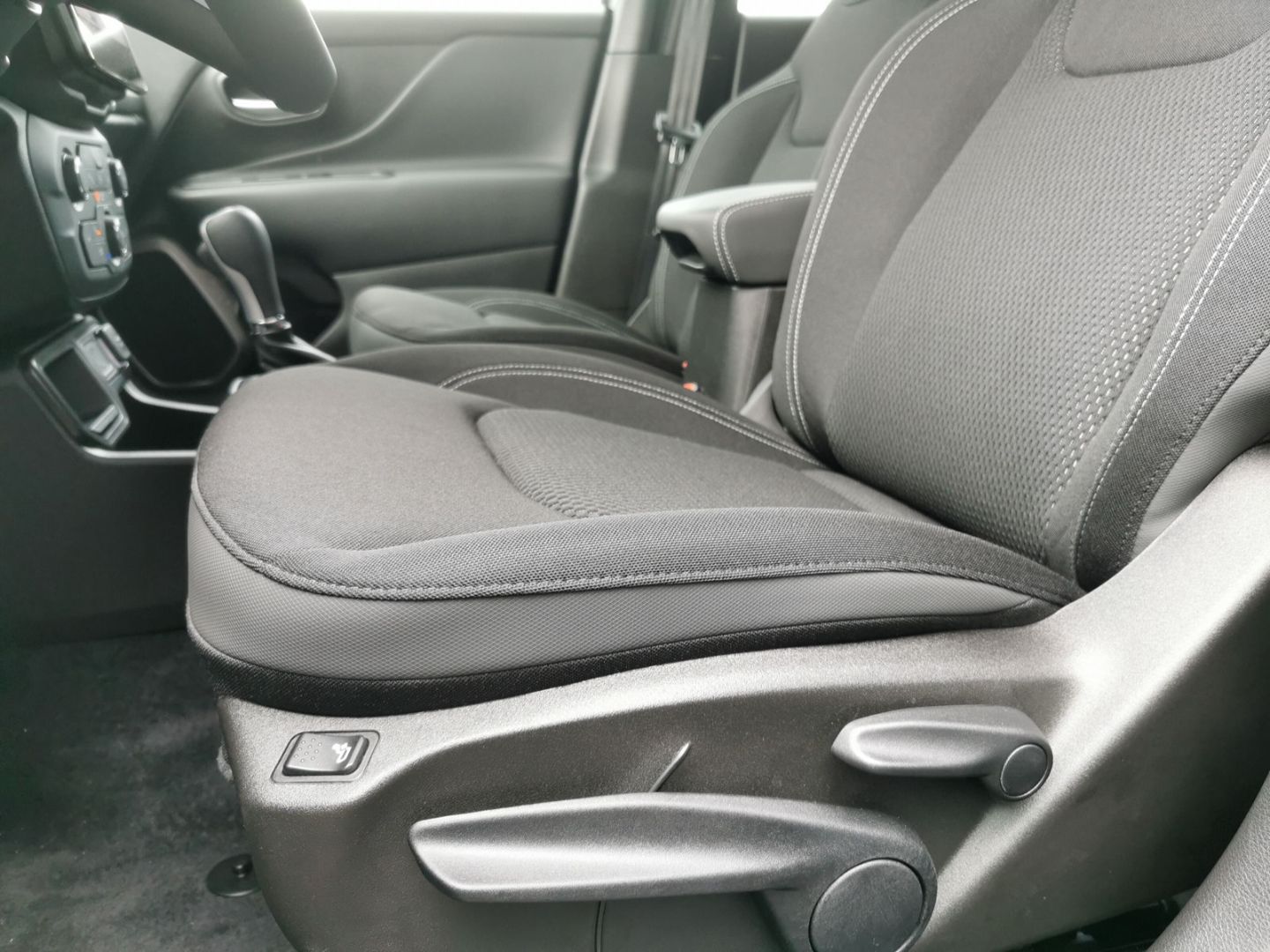 Fahrzeugabbildung Jeep Renegade Altitude Navi digi. Cockpit LED CarPlay