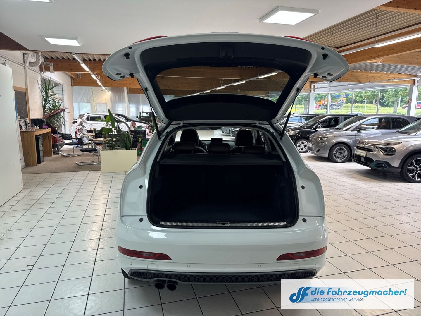 Fahrzeugabbildung Audi Q3 2.0 TDI quattro S line Sportpaket AD El. Pano