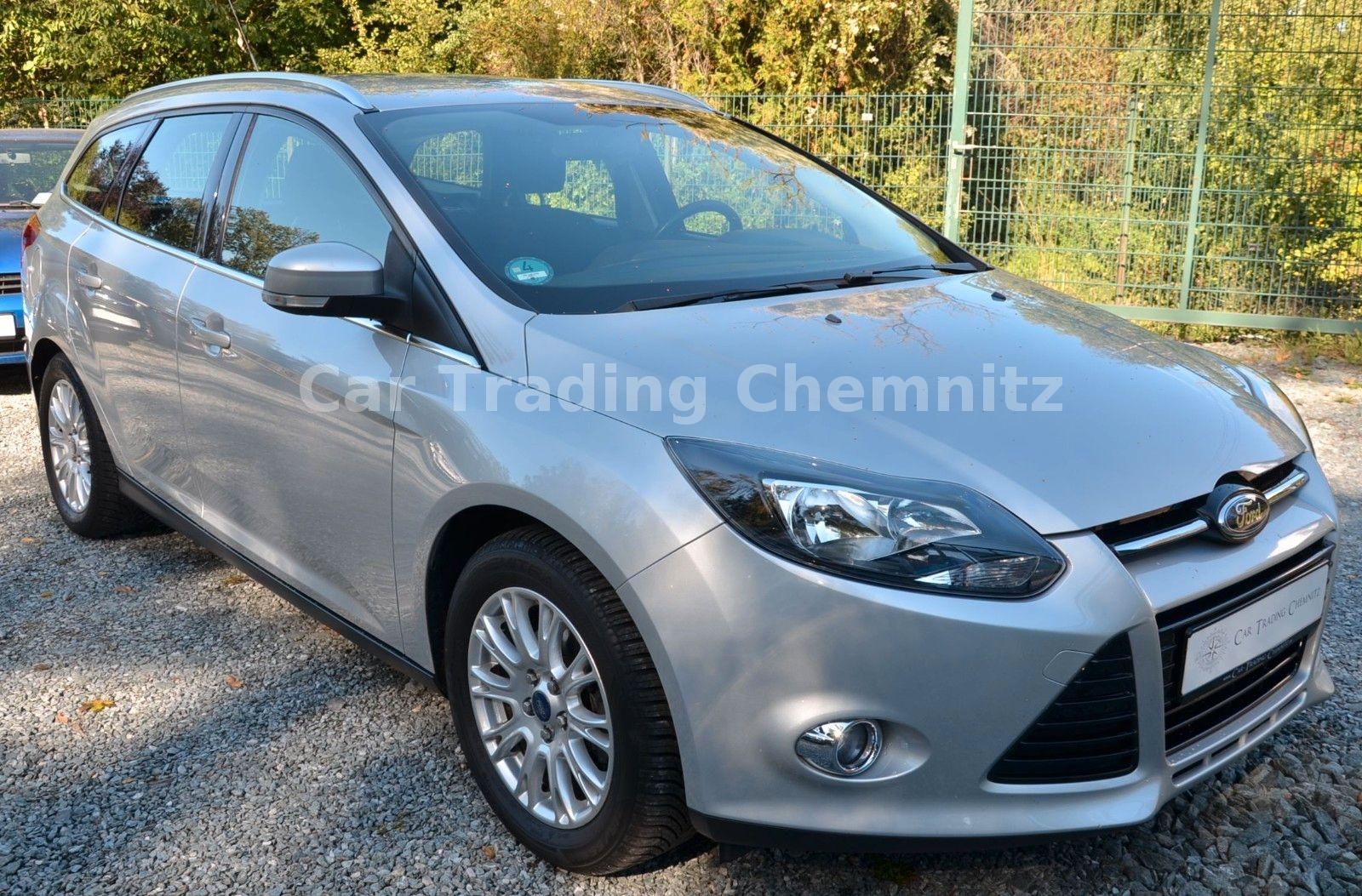 Ford Focus 2012 — interior