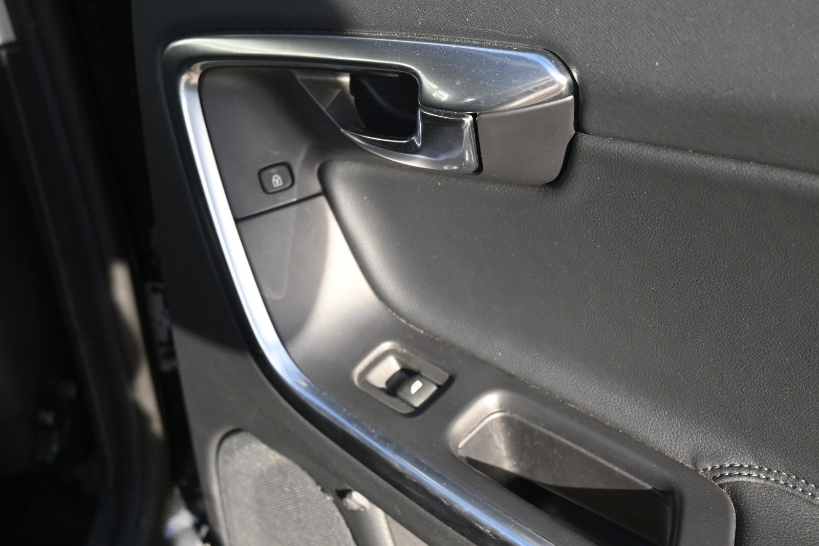 Fahrzeugabbildung Volvo V60 Kombi D6 Summum AWD*NAV*LED*TEMPO*