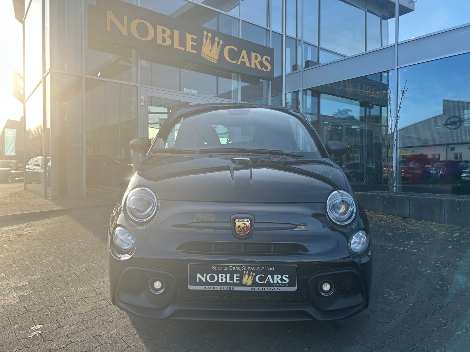 Fahrzeugabbildung Abarth 695 75 Anniversario 1.4 T-Jet BEATS