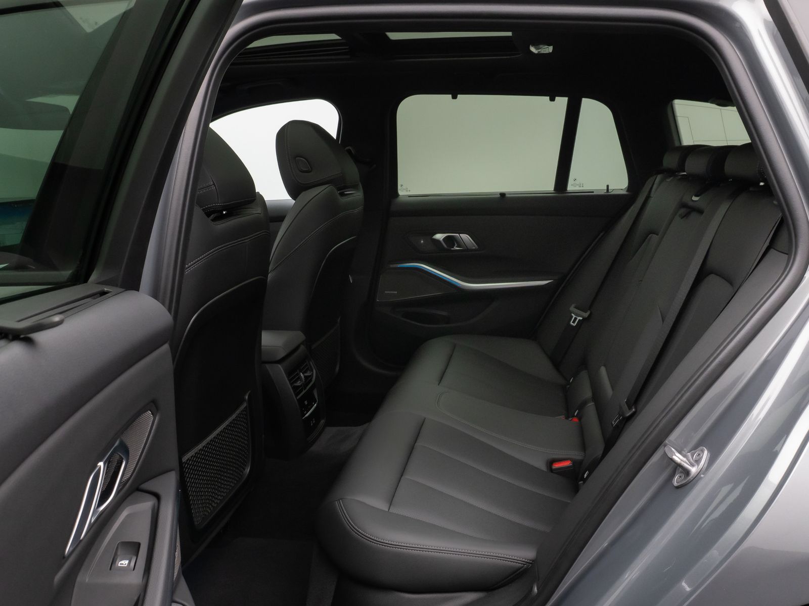 Fahrzeugabbildung BMW 330i  M Sport Panorama 360° HUD DAB H/K 19Zoll