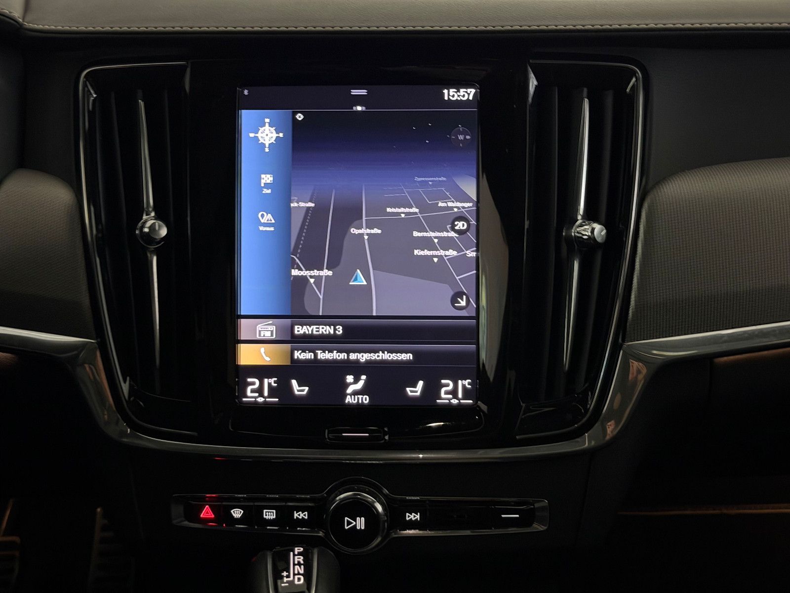 Fahrzeugabbildung Volvo V90 Kombi R Design D5 AWD/MEMORY/AHK/LED/KAM