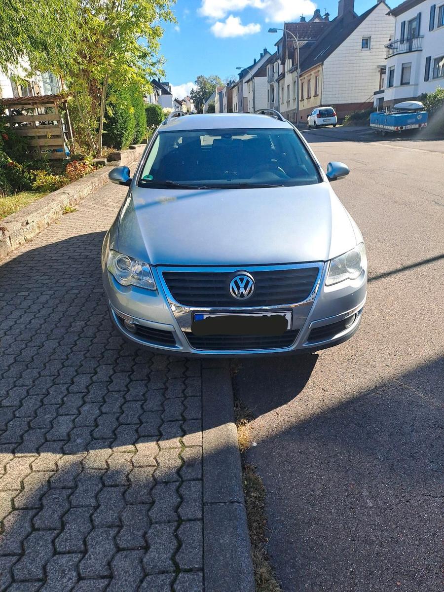 Volkswagen Passat 2005 — rear view