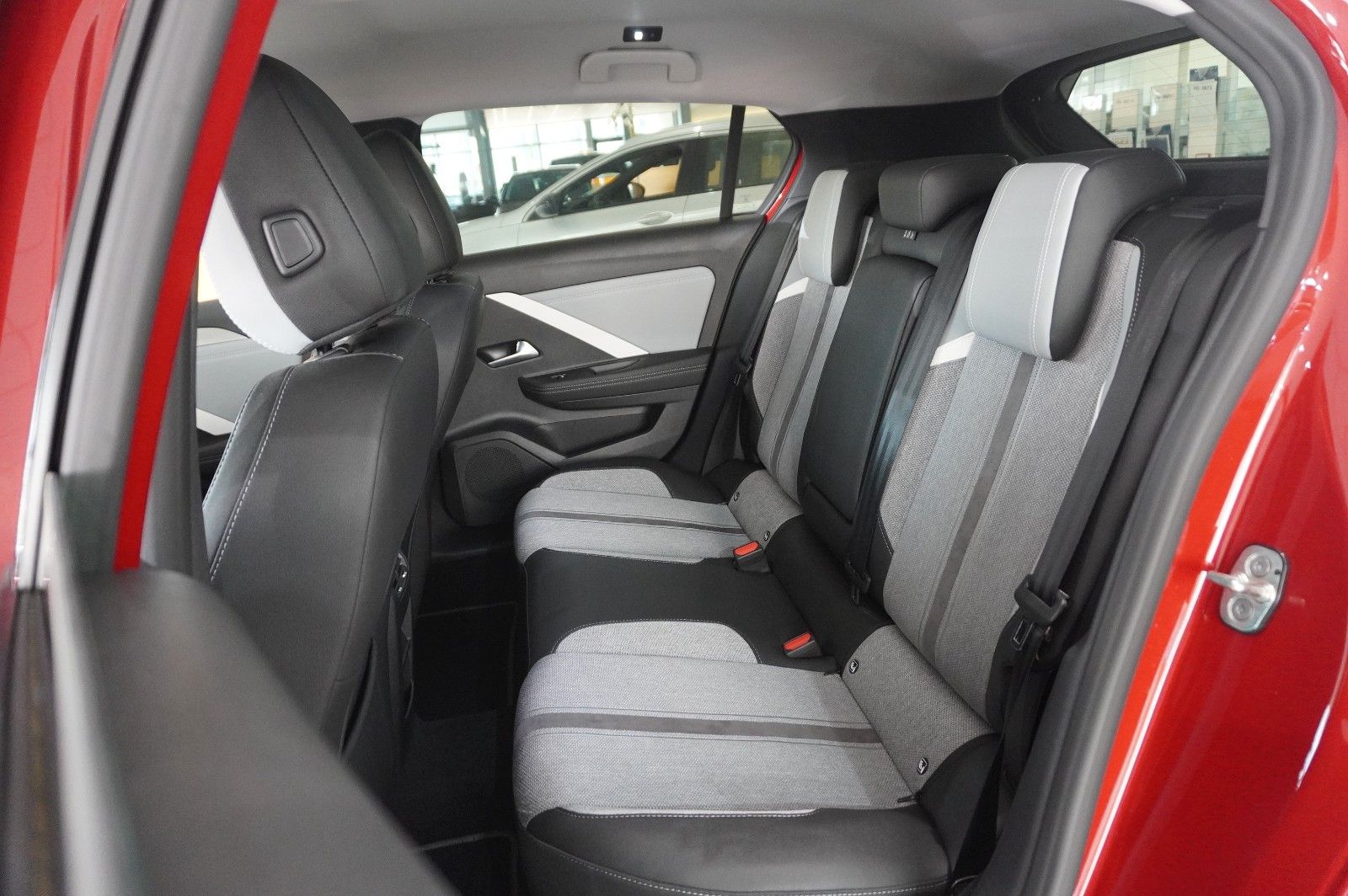 Fahrzeugabbildung Opel Astra L Lim. 1.2T ELEGANCE NAVI/LED/KAMERA/DAB+