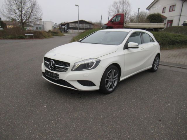 Mercedes-Benz A 180 Lim. BlueEfficiency *Bi-Xenon*Kamera*Sitzh