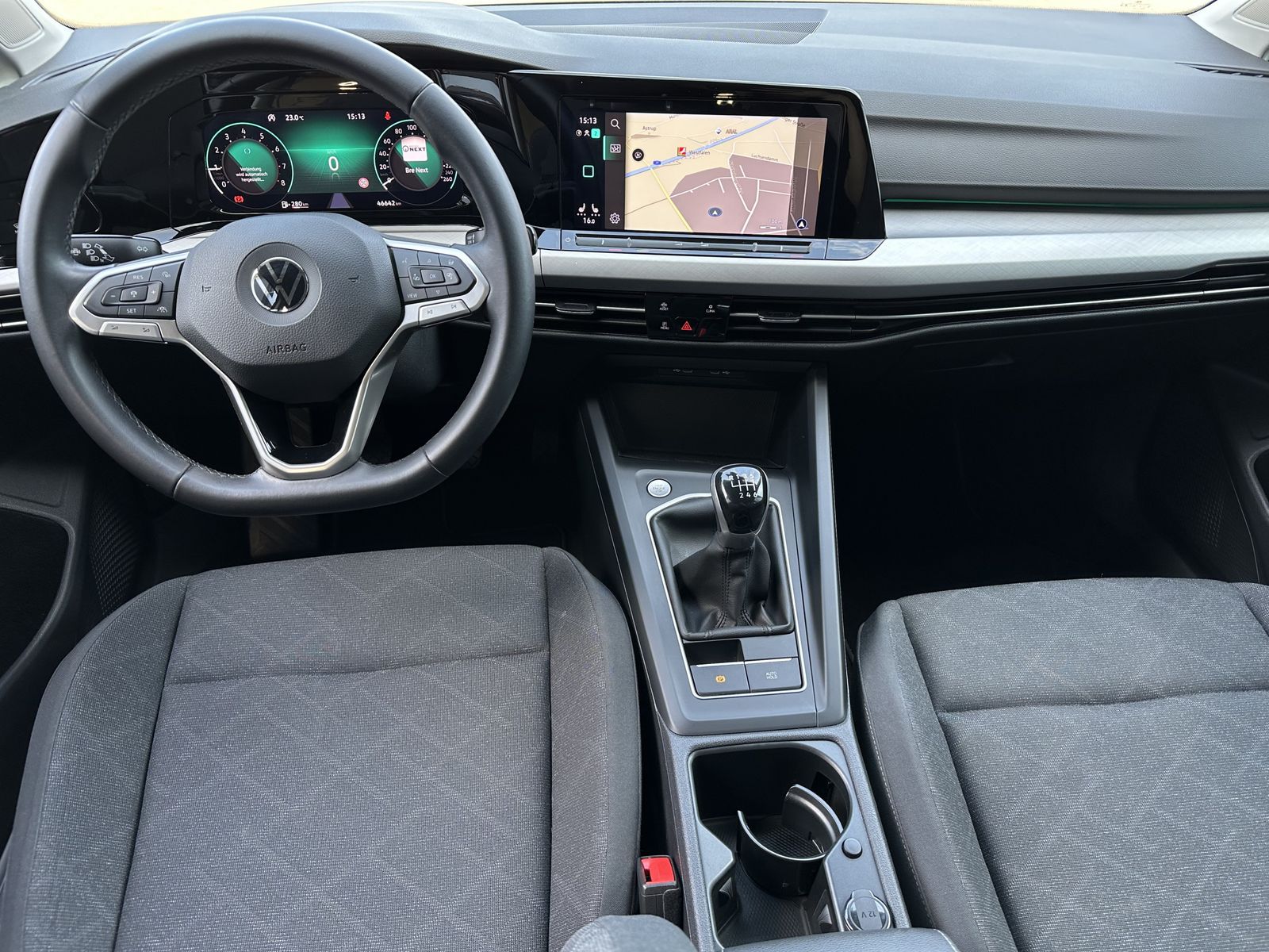 Fahrzeugabbildung Volkswagen Golf 1.5 TSI Life NAV+LED+ACC+CARPLAY+SHZ+VCOCK