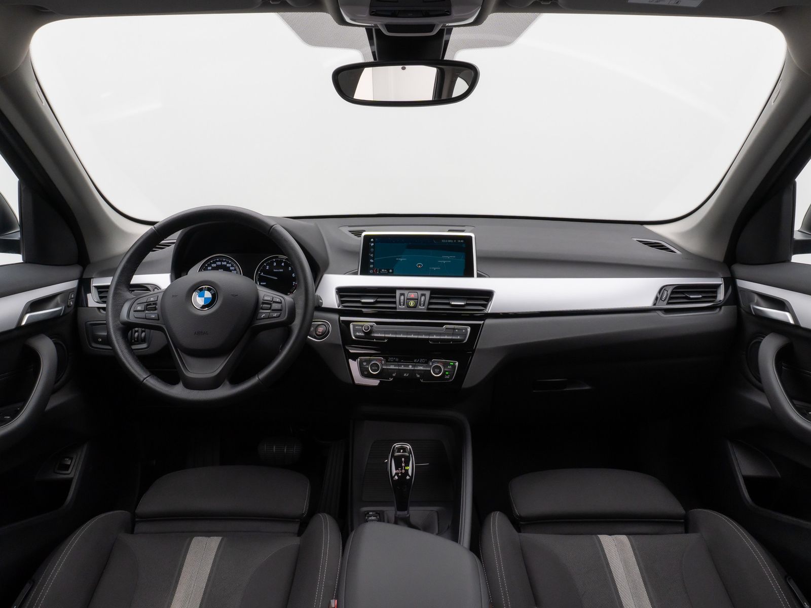 Fahrzeugabbildung BMW X1 sD18i Parkassistent DAB Sportsitz LED 18Zoll