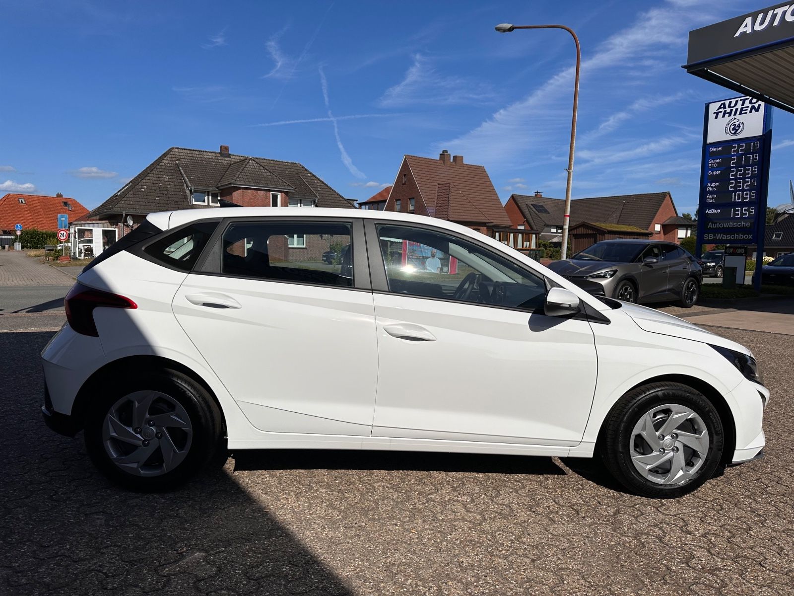 Fahrzeugabbildung Hyundai i20 1.0 T-GDI DCT Comfort APP/Navi/PDC/RFK/SHZG