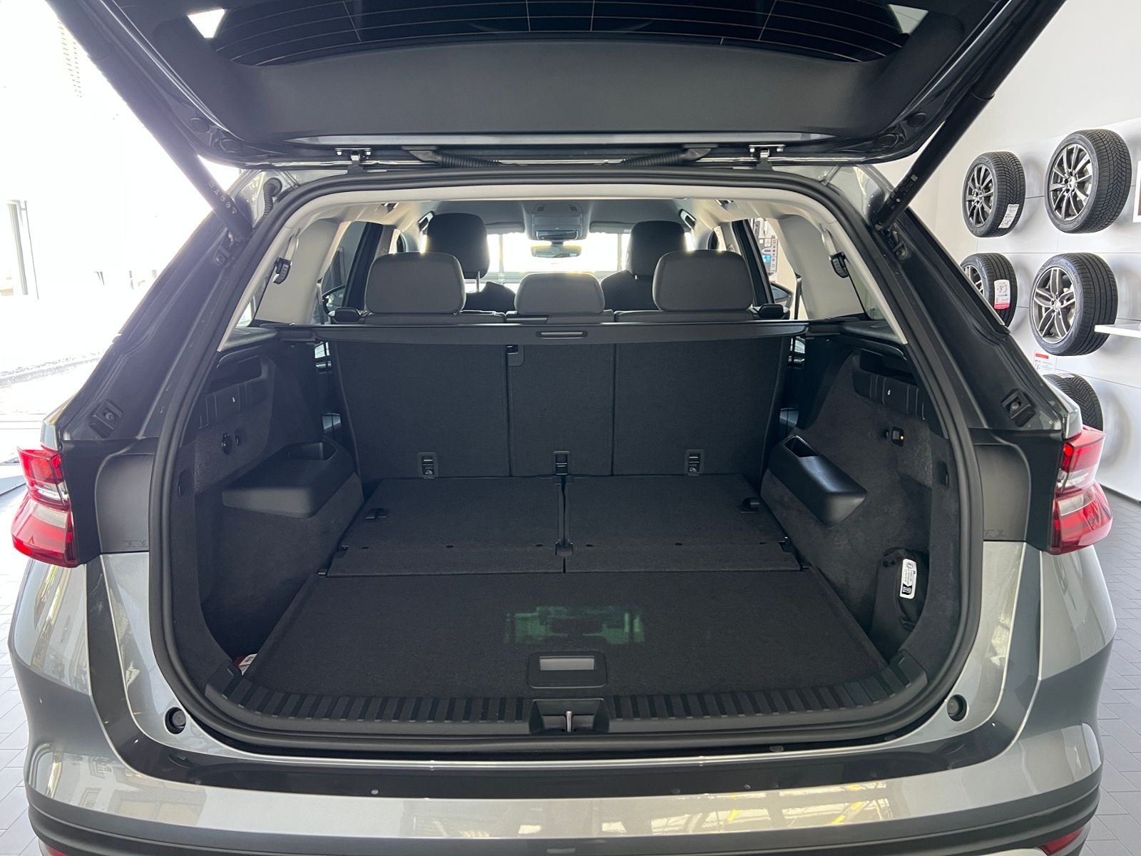 Fahrzeugabbildung SKODA Kodiaq Selection 2.0 TDI DSG 4x4 *7-Sitze, AHK,