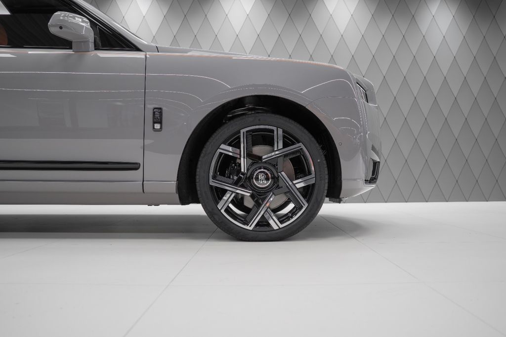 Cullinan BLACK BADGE 2026 GREY/ORANGE STARLIGHT - Bild 6