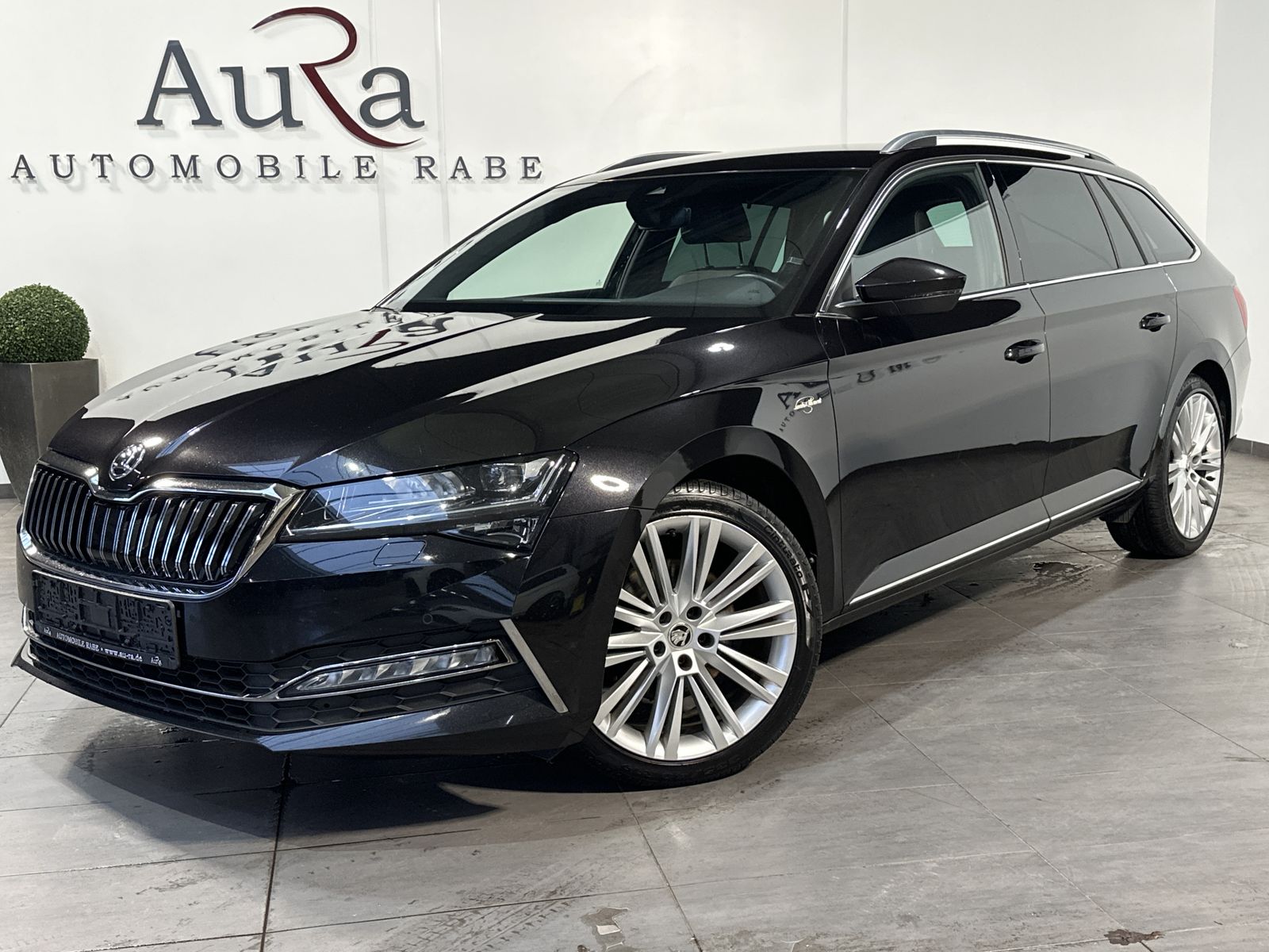 Fahrzeugabbildung SKODA Superb Combi 2.0 TDI DSG L&K NAV+LED+KAMERA+19ZO