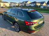 Skoda Superb 2.0 TDI  DSG 4x4 L&K Standhzg Pano AHK - mit Diesel-Antrieb: Grün, Beheizbares Lenkrad, Kombi