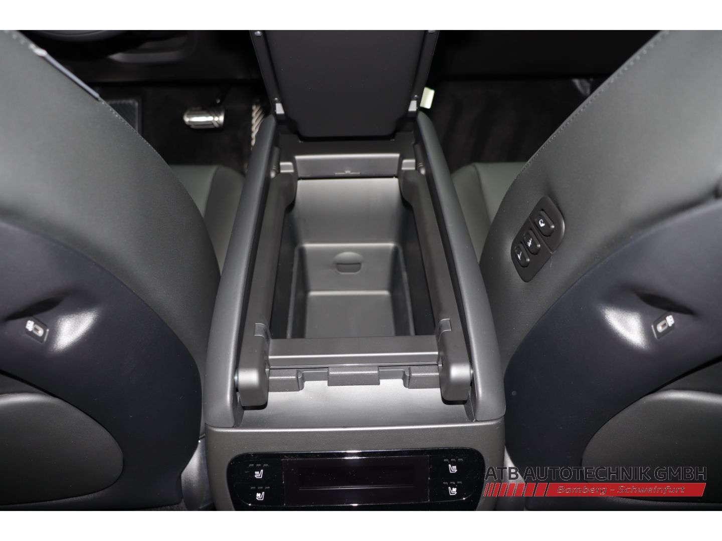 Fahrzeugabbildung Hyundai IONIQ 9 7-Sitzer MY26 110 kWh 307 PS 4WD UNIQ