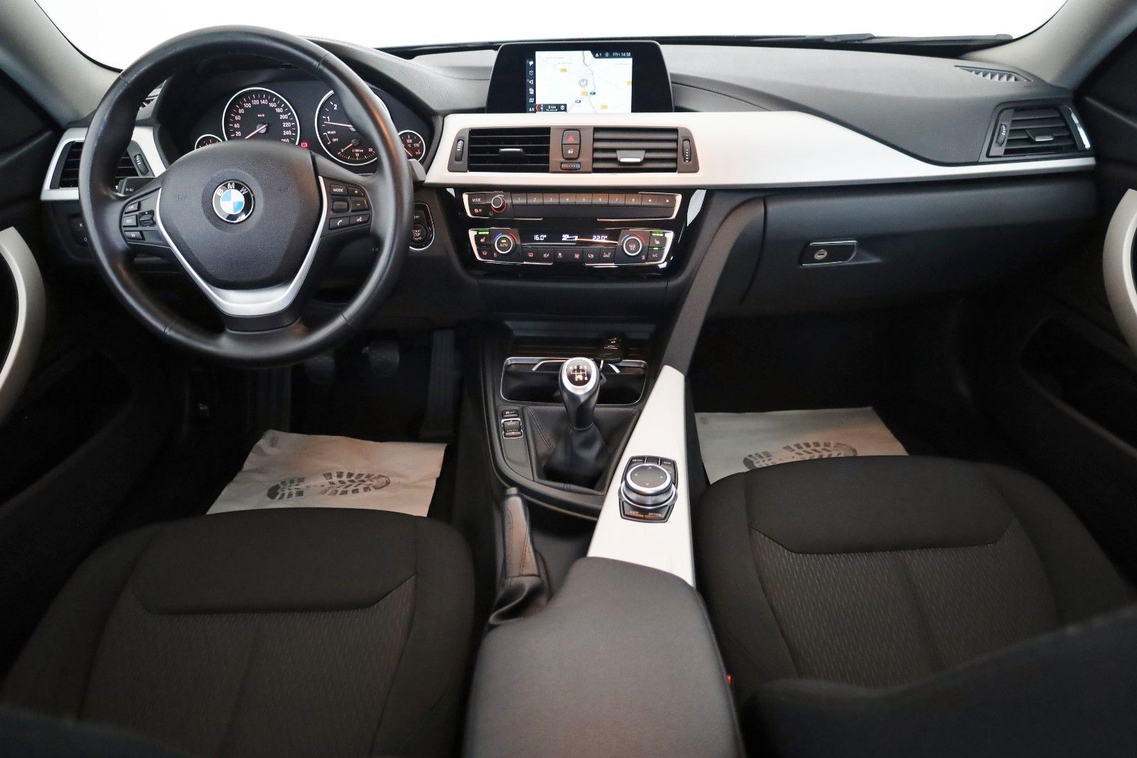 Fahrzeugabbildung BMW 420 4 Gran Coupe 420 i Advantage Navi,LED,SH,PDC