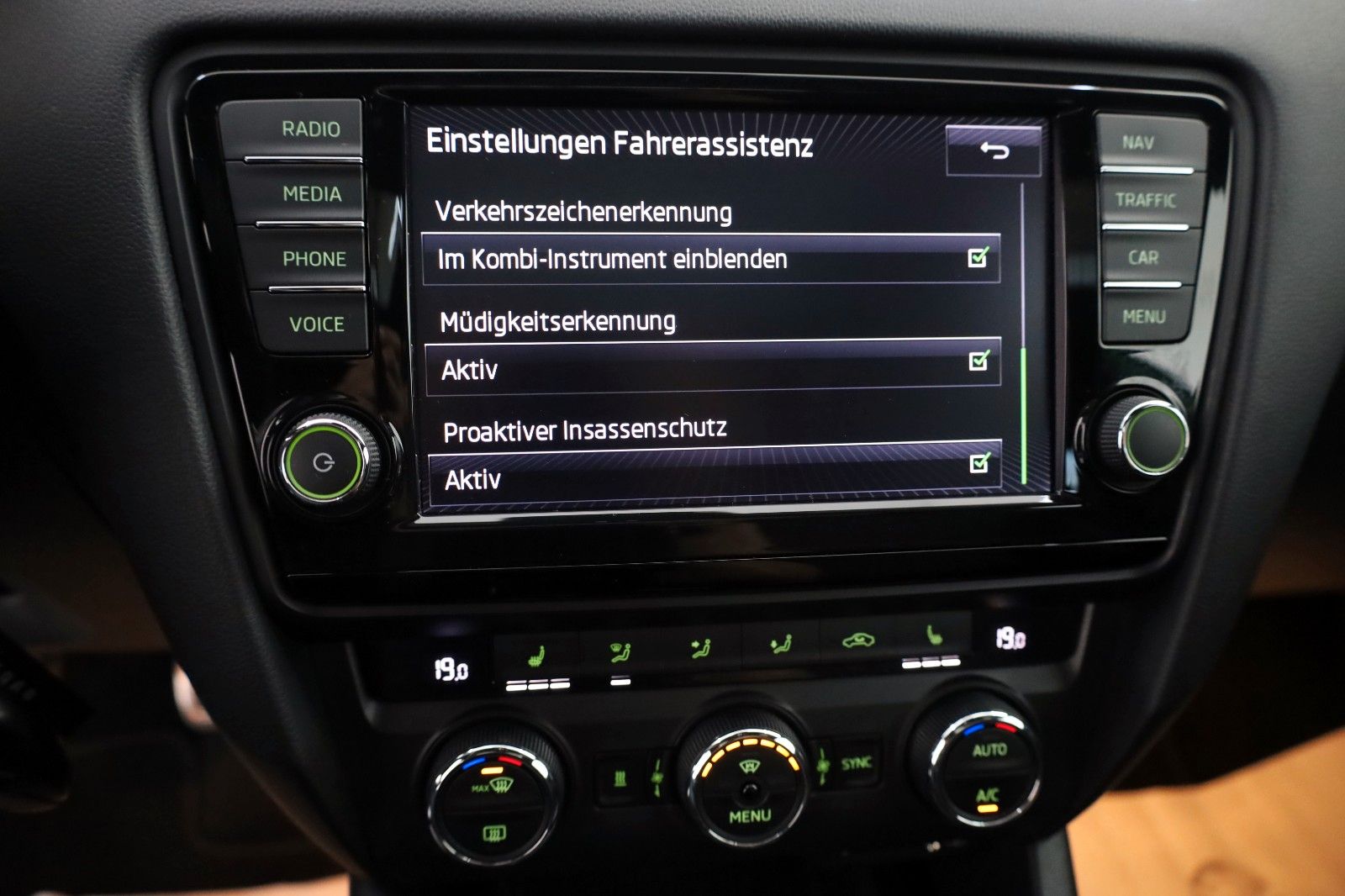 Fahrzeugabbildung SKODA Octavia Lim. RS,Leder,Navi,Bi-Xenon,SH,Panorama