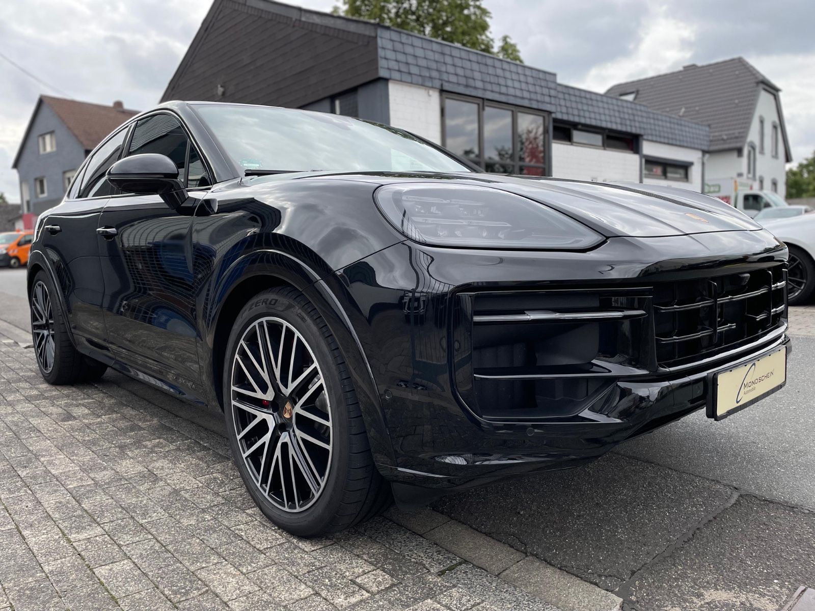 Fahrzeugabbildung Porsche Cayenne GTS Coupé |HUD|ACC|360°|3.Disp|Sportdesi