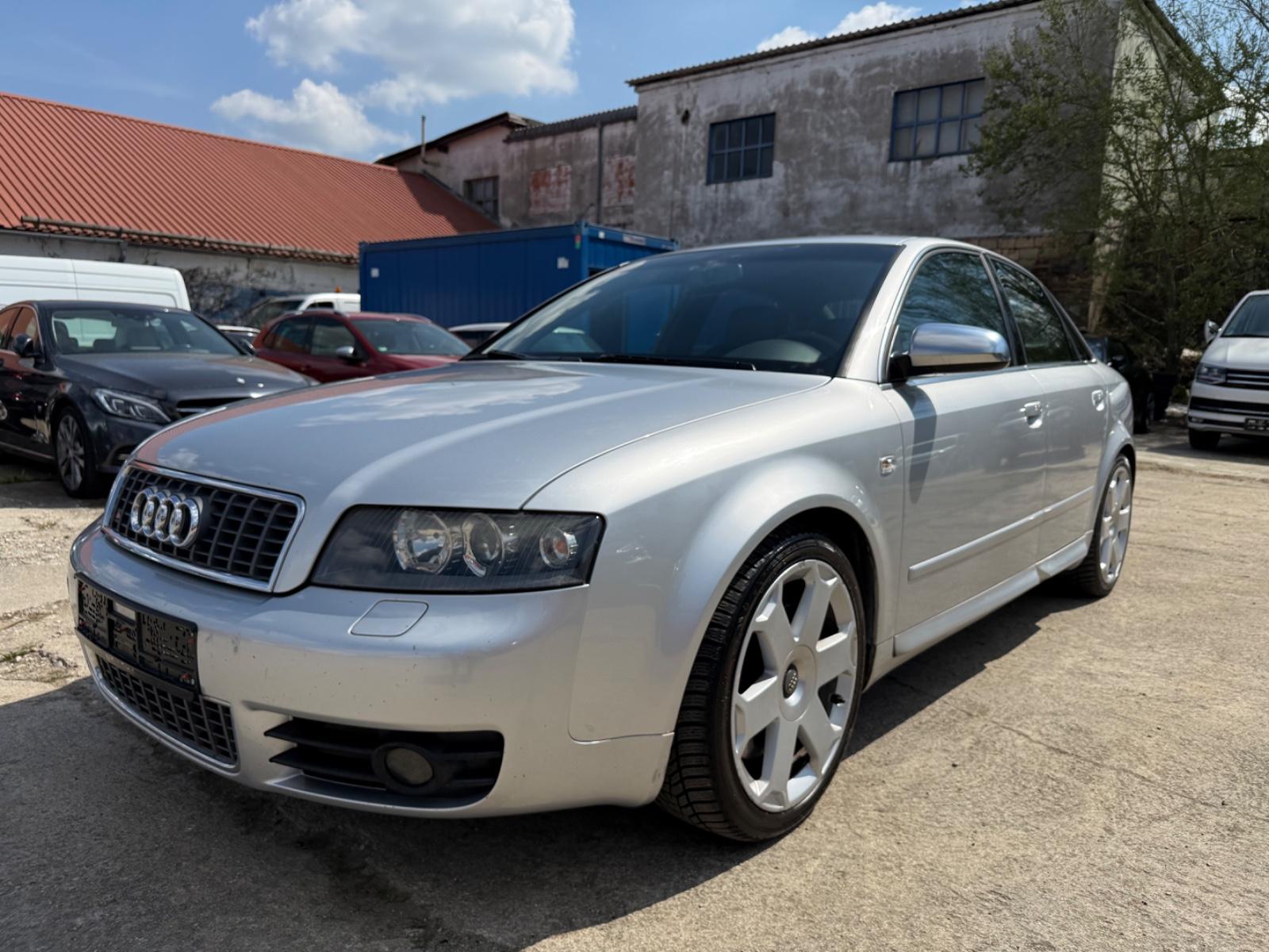 Audi S4 4.2 quattro Limousine*MANUAL*RECARO*XENON*