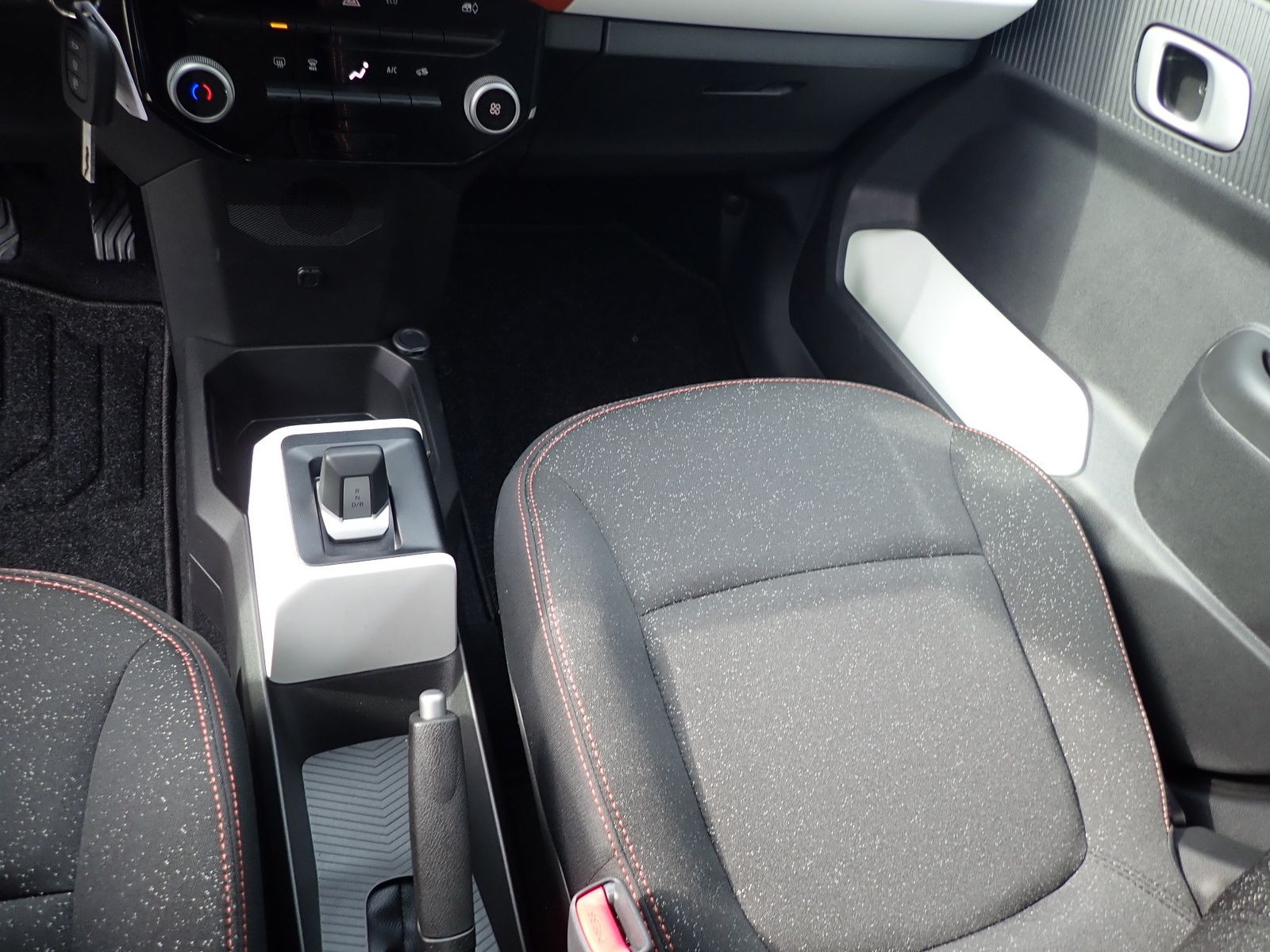 Fahrzeugabbildung Dacia Spring Expression ELECTRIC 65