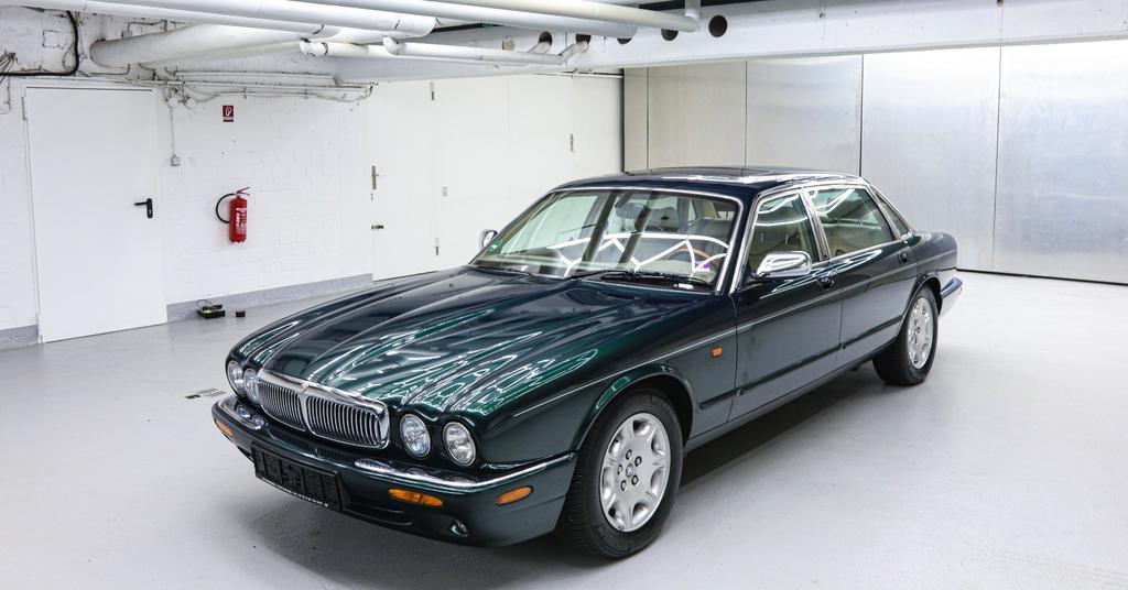 Jaguar XJ8