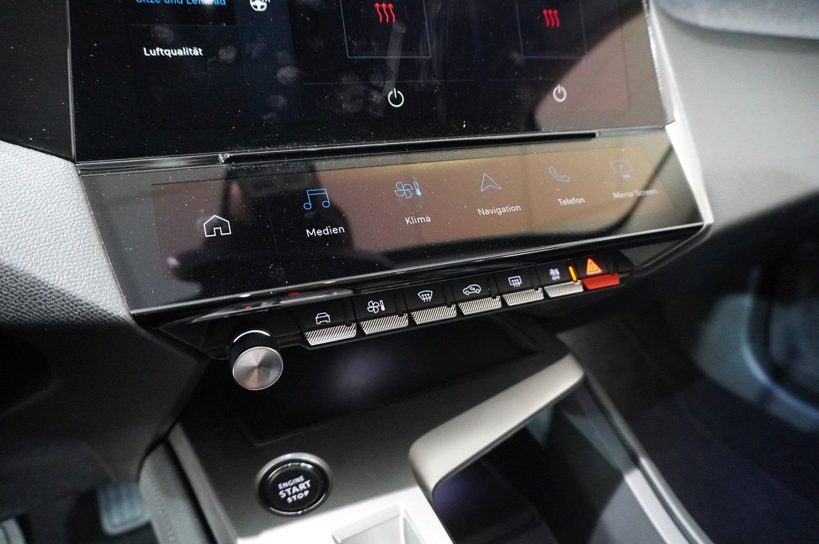 Fahrzeugabbildung Peugeot 308 SW 1.2 HYBRID ALLURE DSC NAVI/LED/KAMERA/DAB