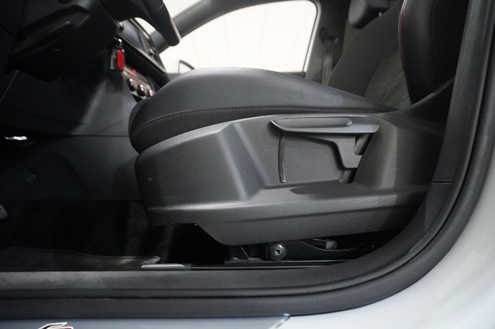 Fahrzeugabbildung SEAT Ateca 2.0 TDI FR SPORT DSG NAVI/LED/KAMERA/AHK