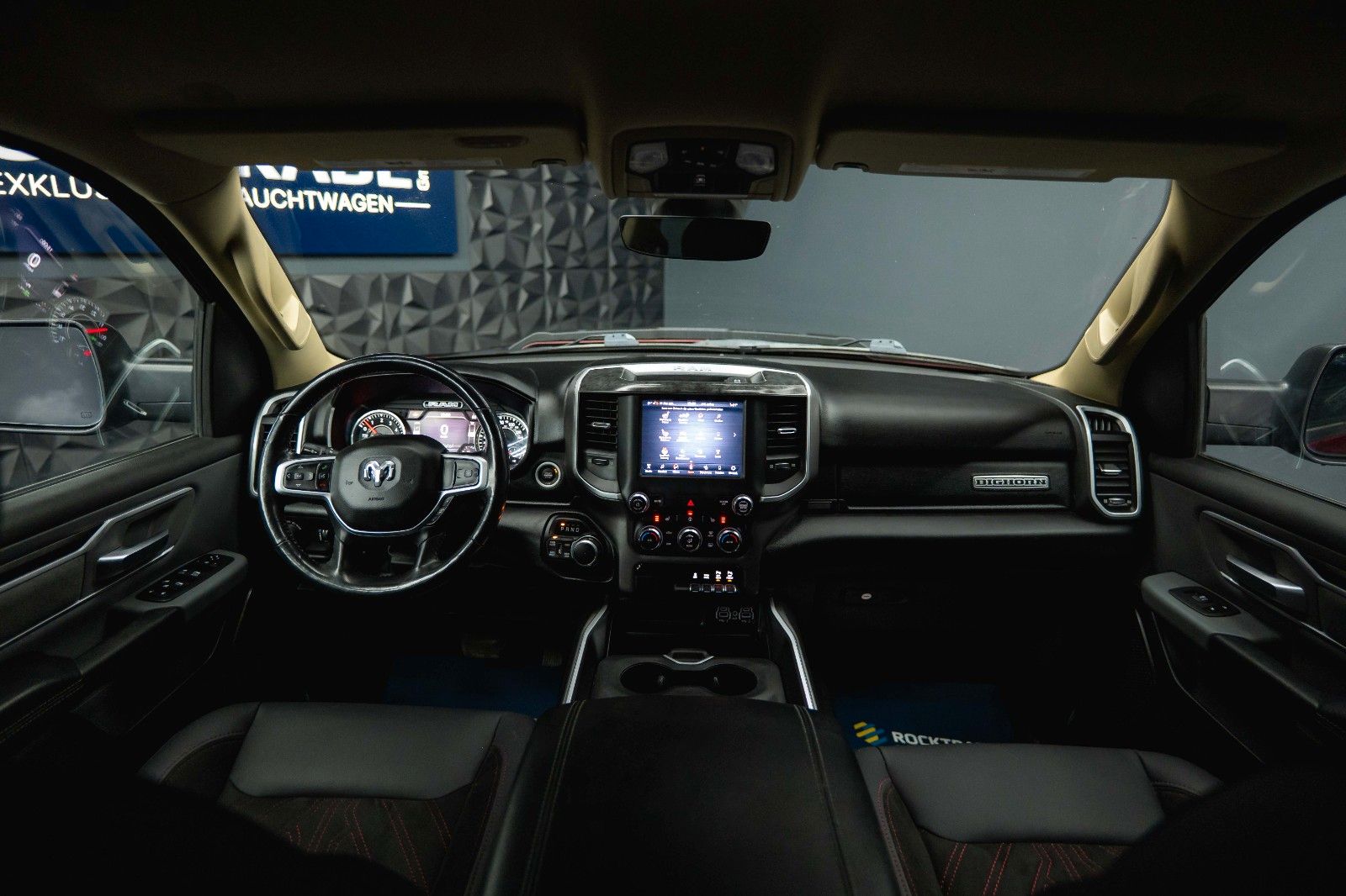 Fahrzeugabbildung Dodge RAM 5.7 V8 HEMI 4x4 OFFROAD Night Limited LONG