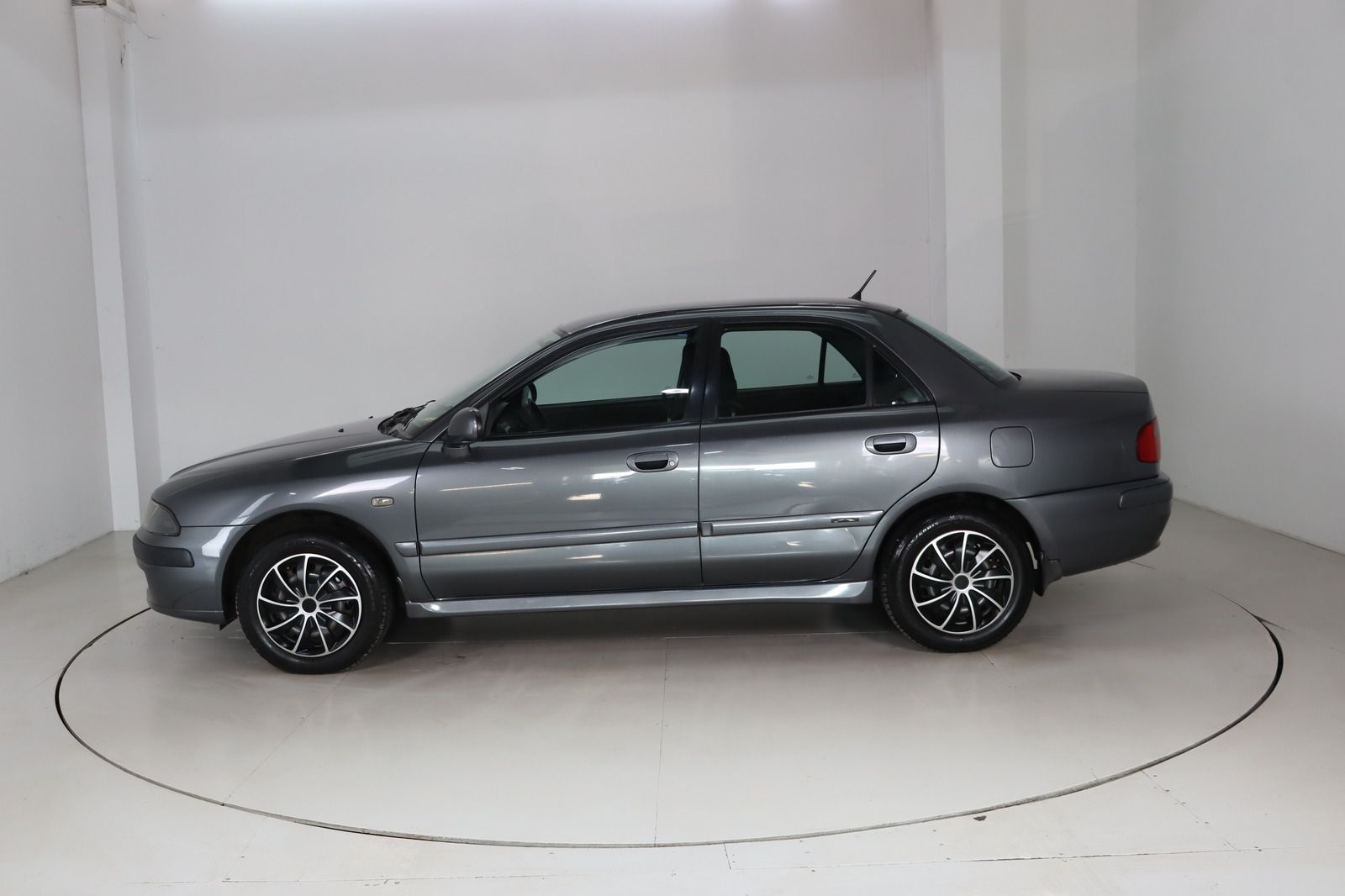 Fahrzeugabbildung Mitsubishi Carisma 1.6 Avance Automatik * HU/AU 03.28