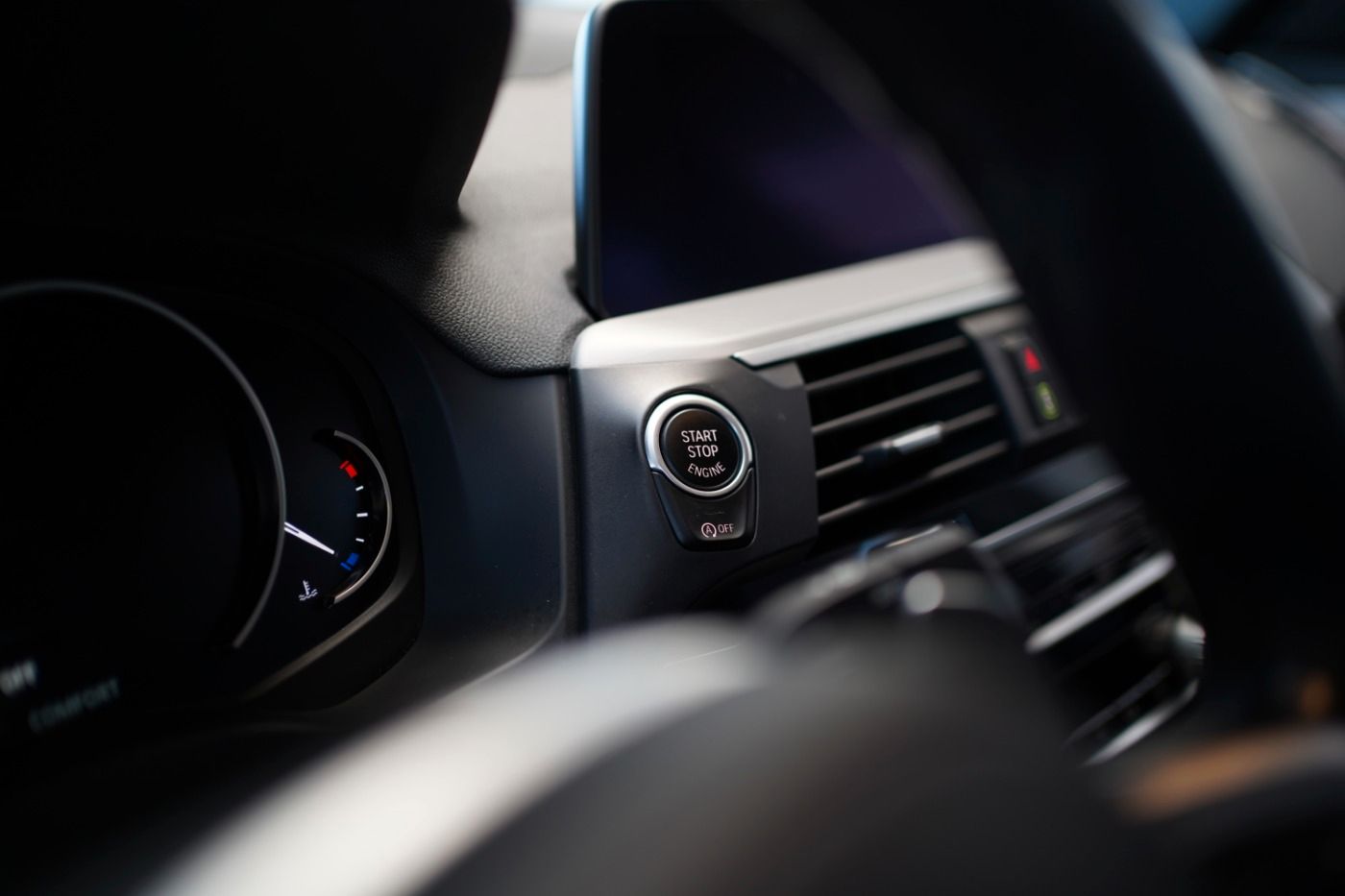 Fahrzeugabbildung BMW X3 20ix M Sport +AHK+ParkingAssis.+Live Cock.Plu