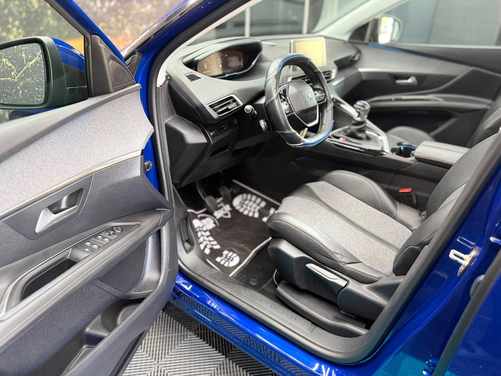 Peugeot 3008 Allure/2HND/PANO/SHZ