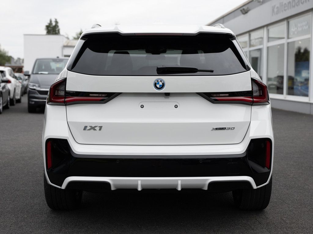 BMW iX1 - Bild 6