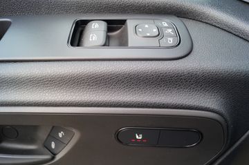 Mercedes-Benz Sprinter 319 Mixto 4x4 AUT-5SITZE-LEDER-NAV-AHK.