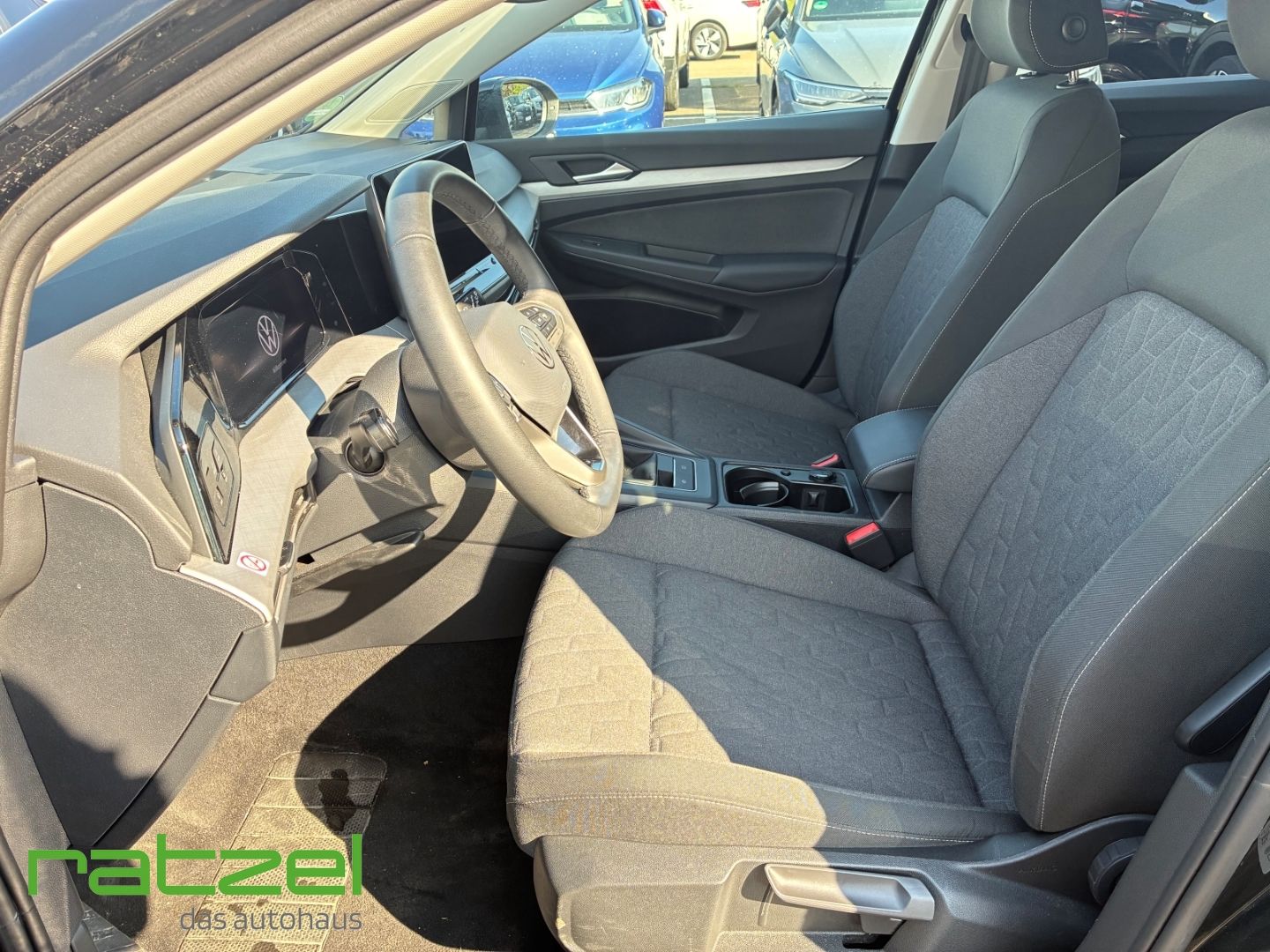 Fahrzeugabbildung Volkswagen Golf 1.5 Life TSI LED ACC App Connect Lane Assis