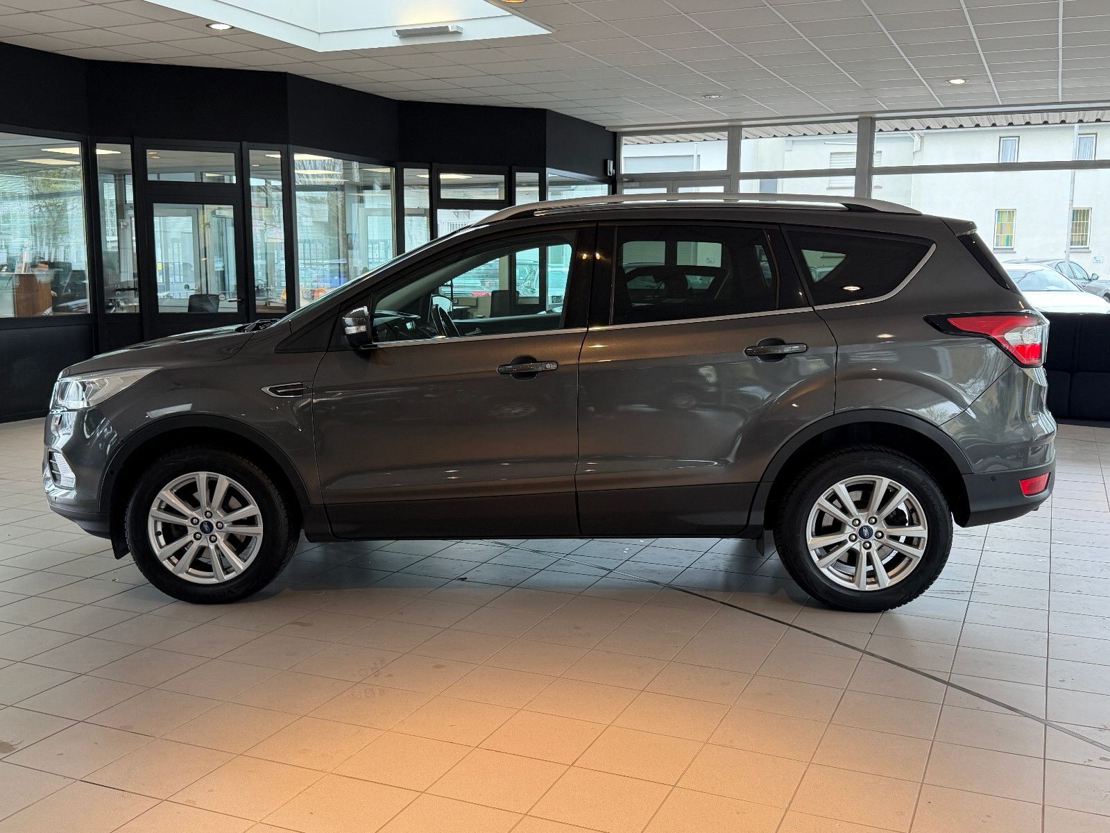 Fahrzeugabbildung Ford Kuga Cool & Connect /PDC/SHZ/LEKR.-HEIZ/KLIMA