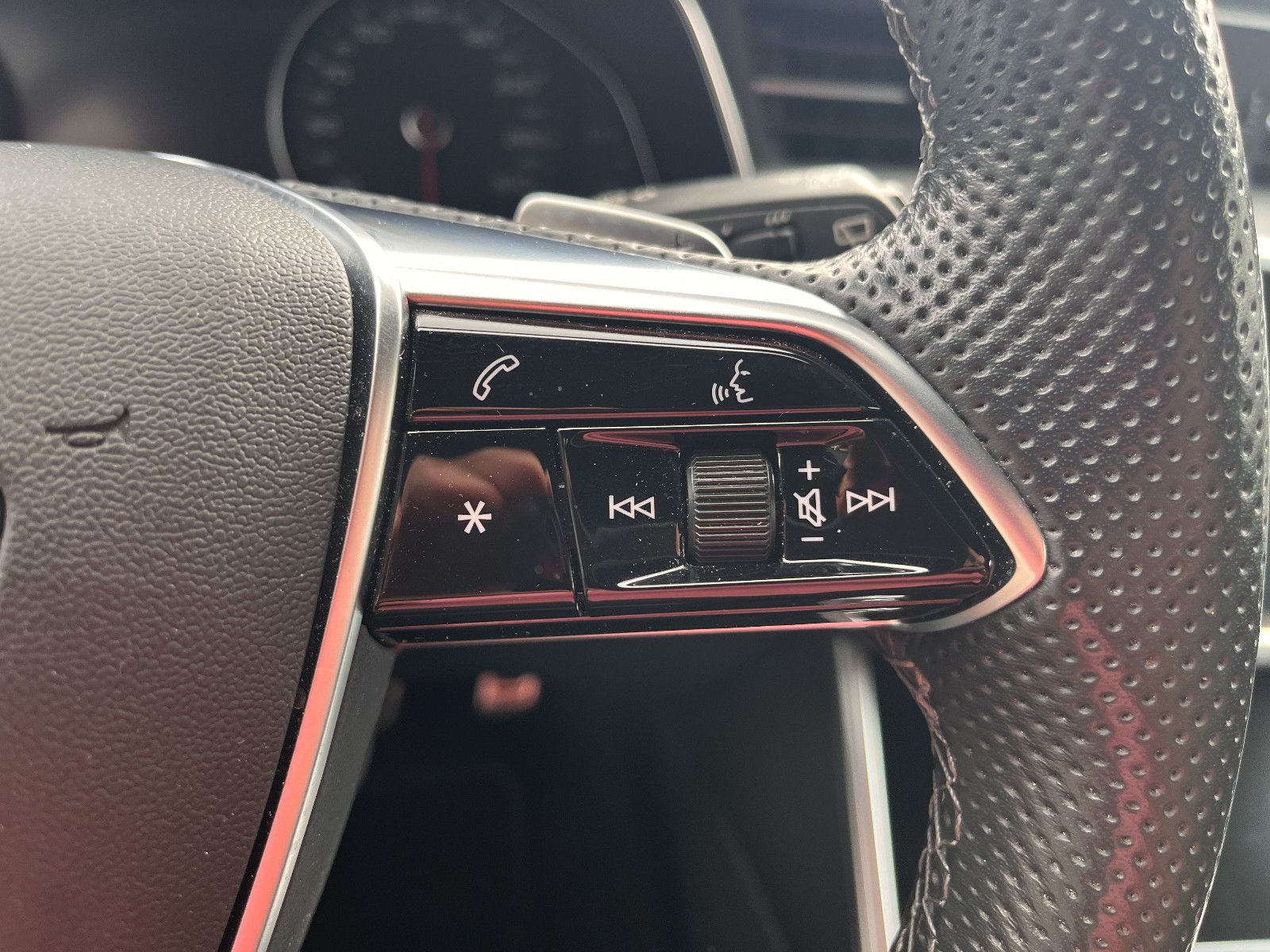 Fahrzeugabbildung Audi A6 Avant 40 TDI quattro sport S-line