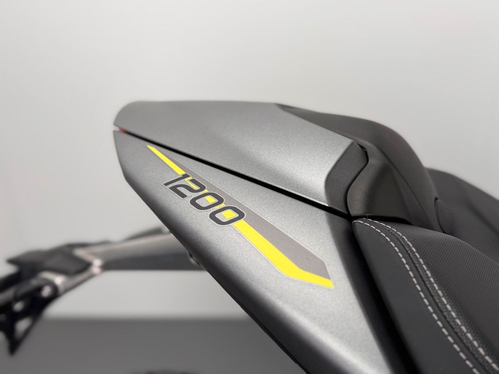 Fahrzeugabbildung Triumph SPEED TRIPLE 1200 RS *TOP-ZUSTAND *1. HAND