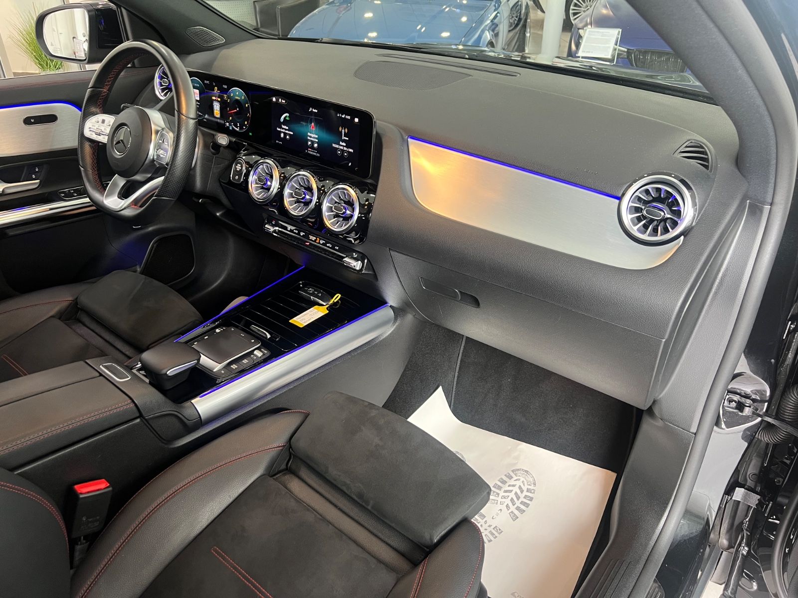 Fahrzeugabbildung Mercedes-Benz GLA 250 4Matic* AMG Line * PANORAMADACH *