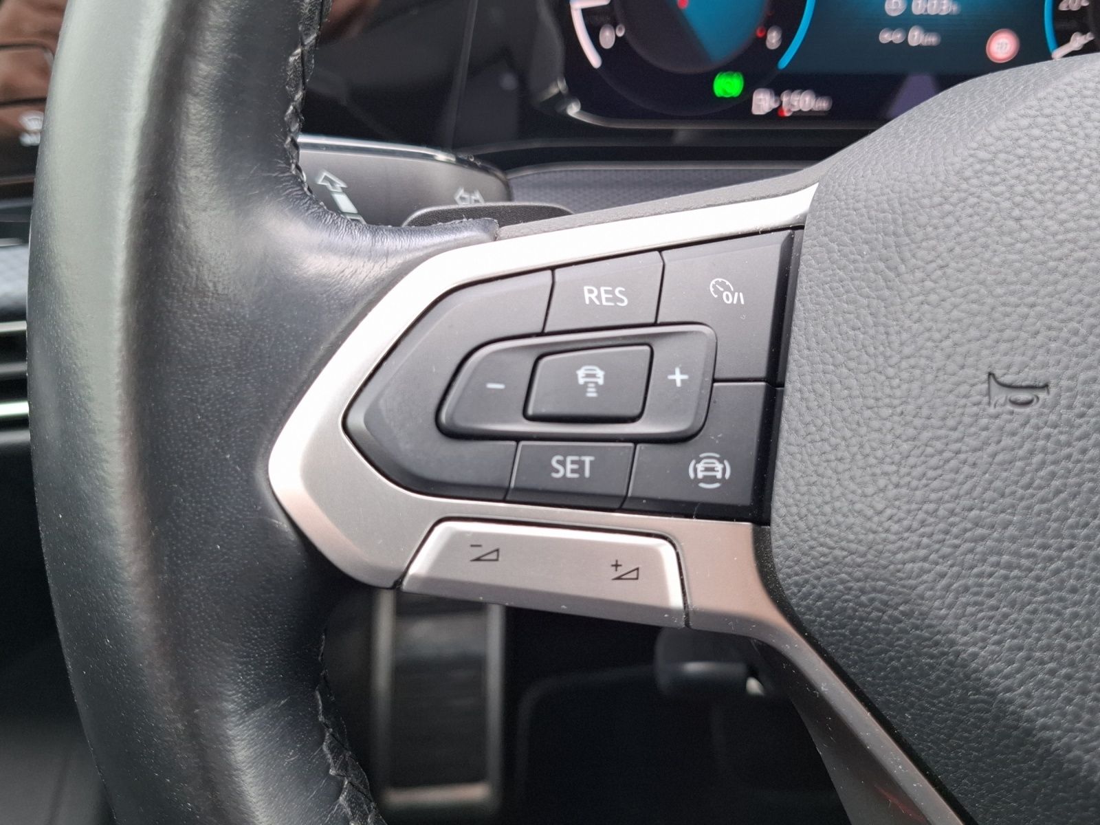 Fahrzeugabbildung Volkswagen Golf VIII eTSI United DSG LED Navi AID ACC RFK S