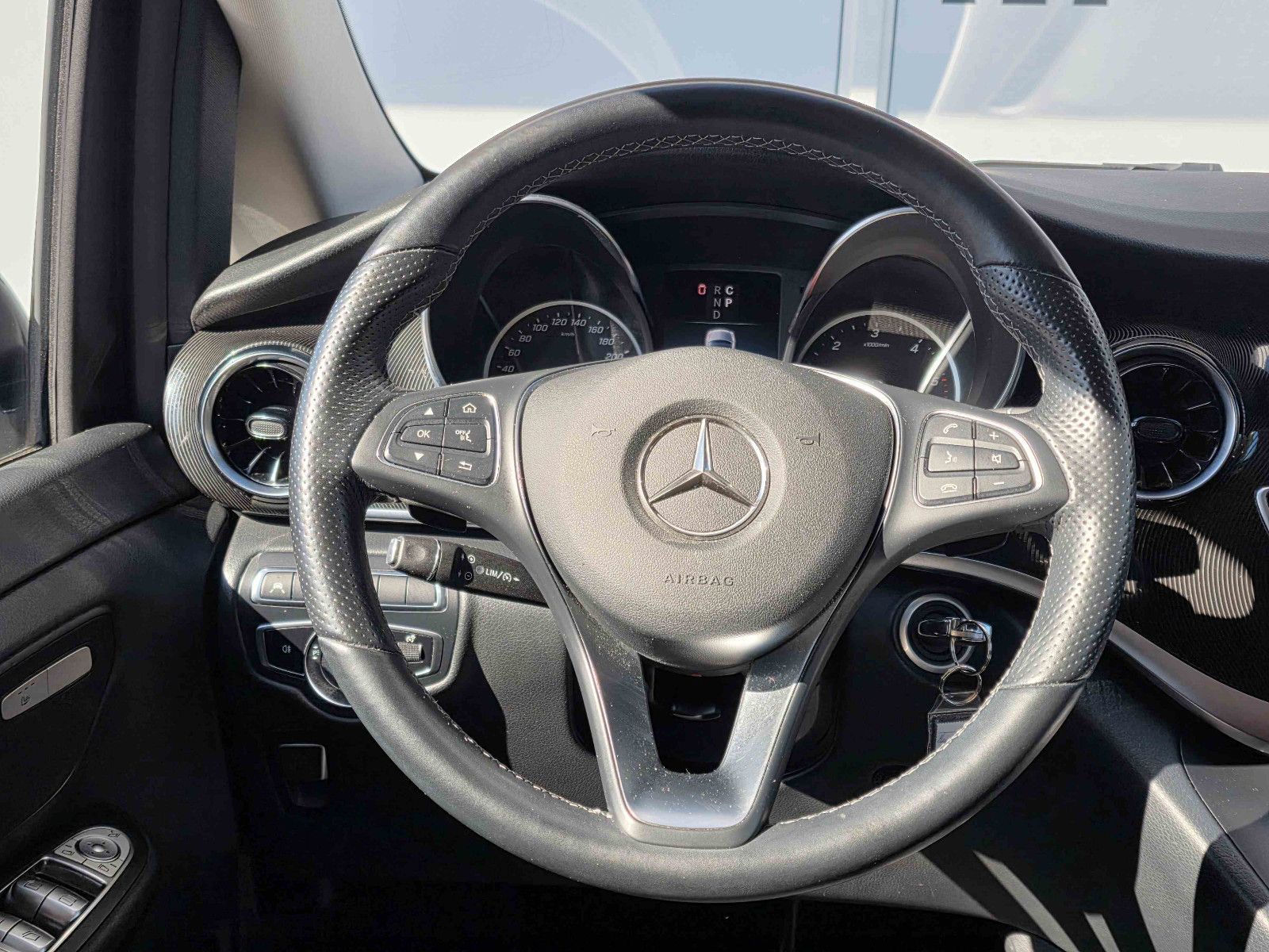 Mercedes-Benz V 220d kompakt Night >LED NAVI AHK KAM 19 AMG foto 10